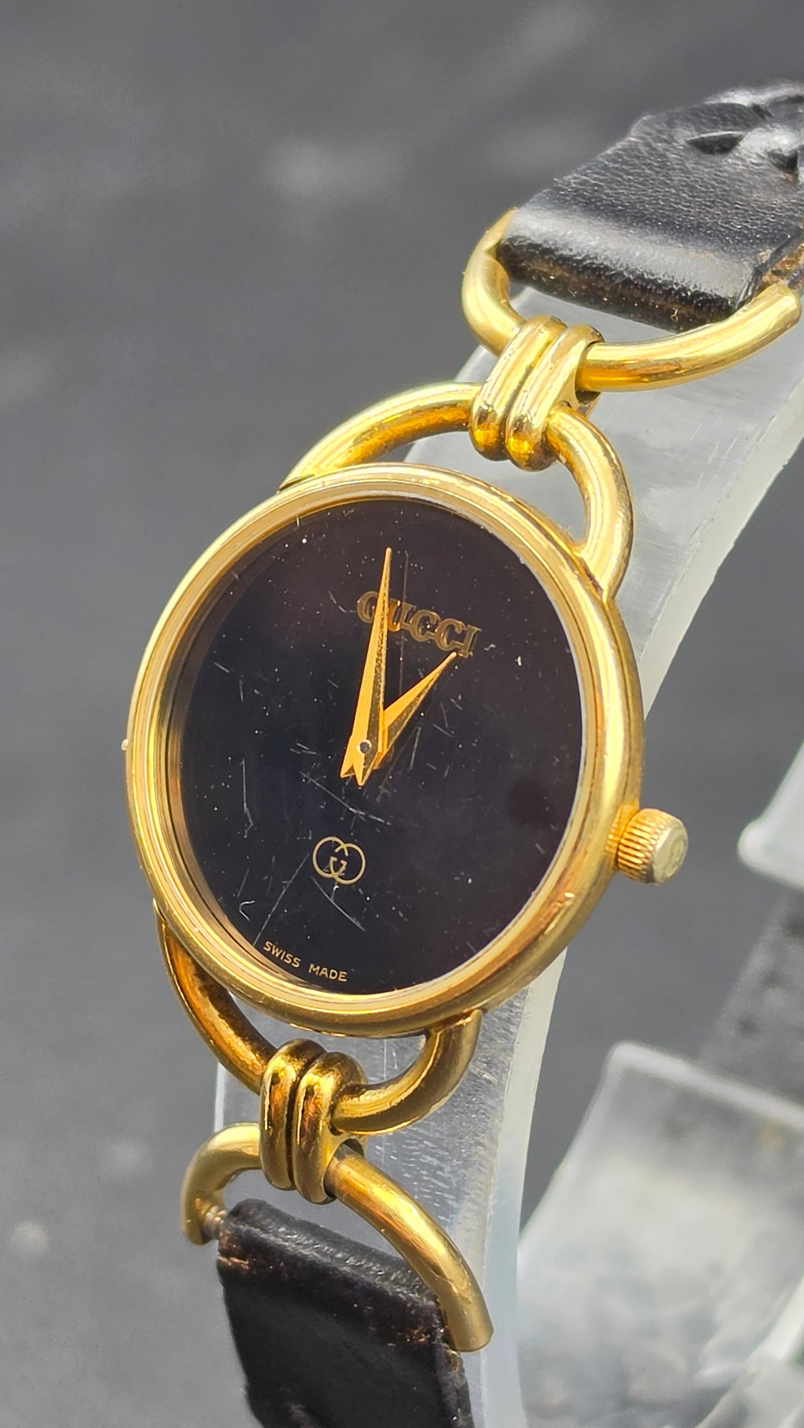 Vintage Gucci 6000L Ladies Gold-Plated Quartz Watch, Black Dial, Swiss Made - 2