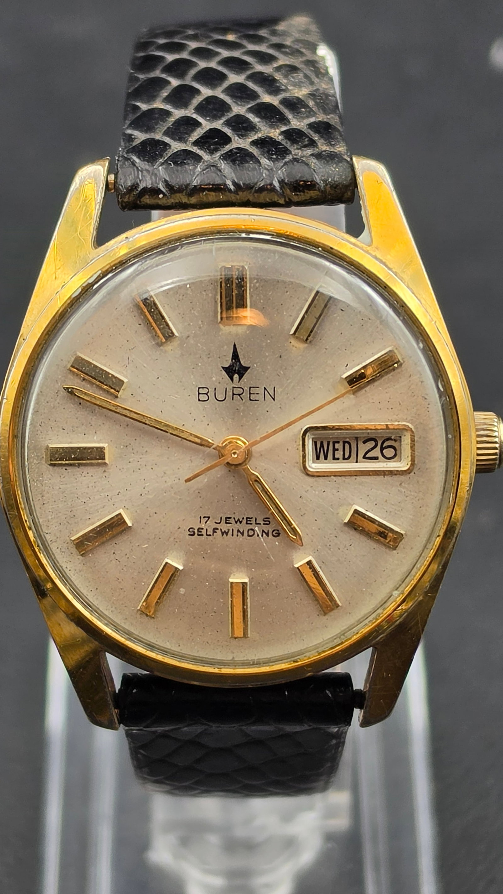 Vintage Buren Automatic Day-Date Wristwatch Gold Tone 17 Jewels Selfwinding 34.55mm