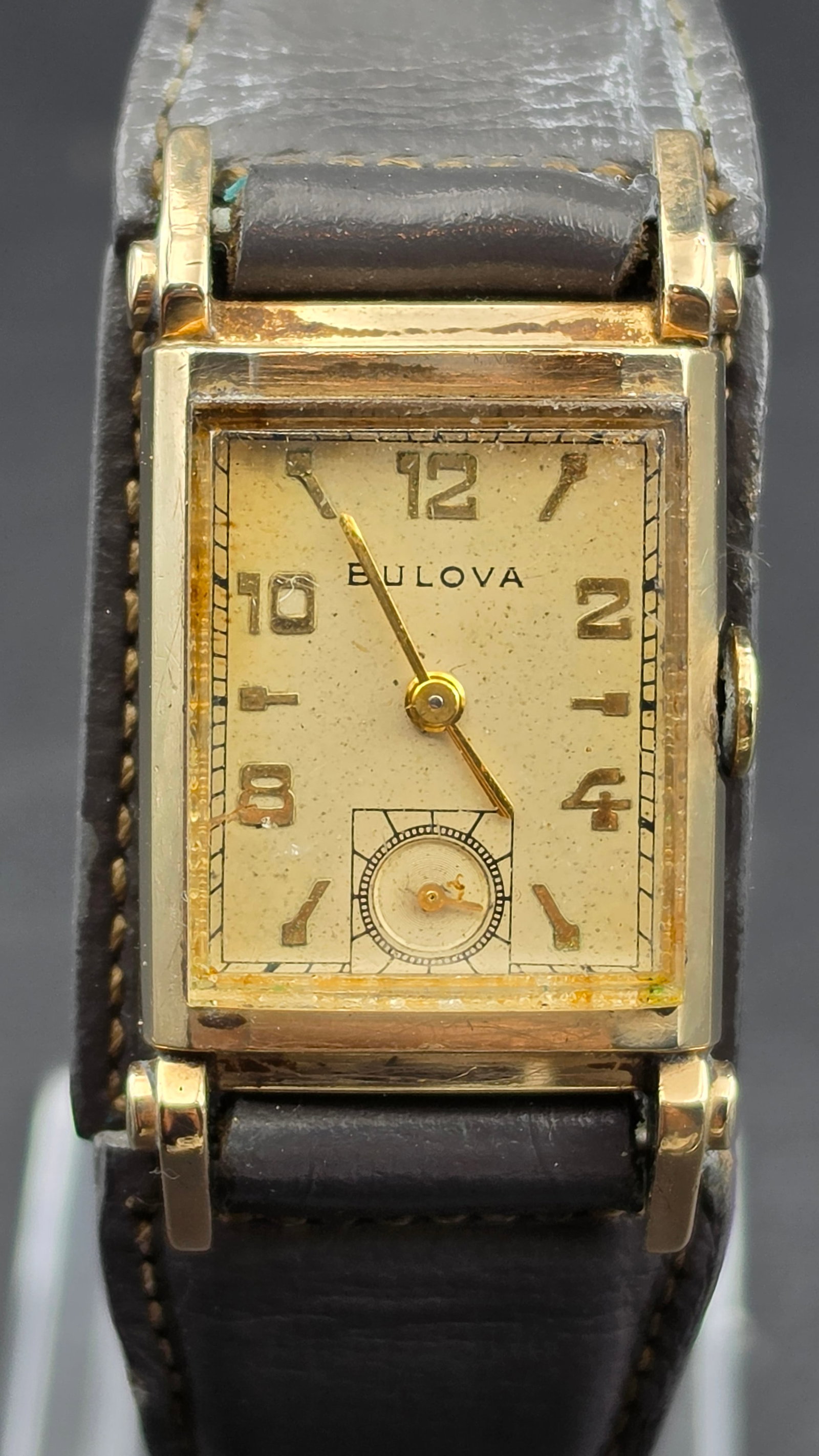 1940s Bulova USA 21 Jewels Rectangular Art Deco Wristwatch 10K Gold Filled