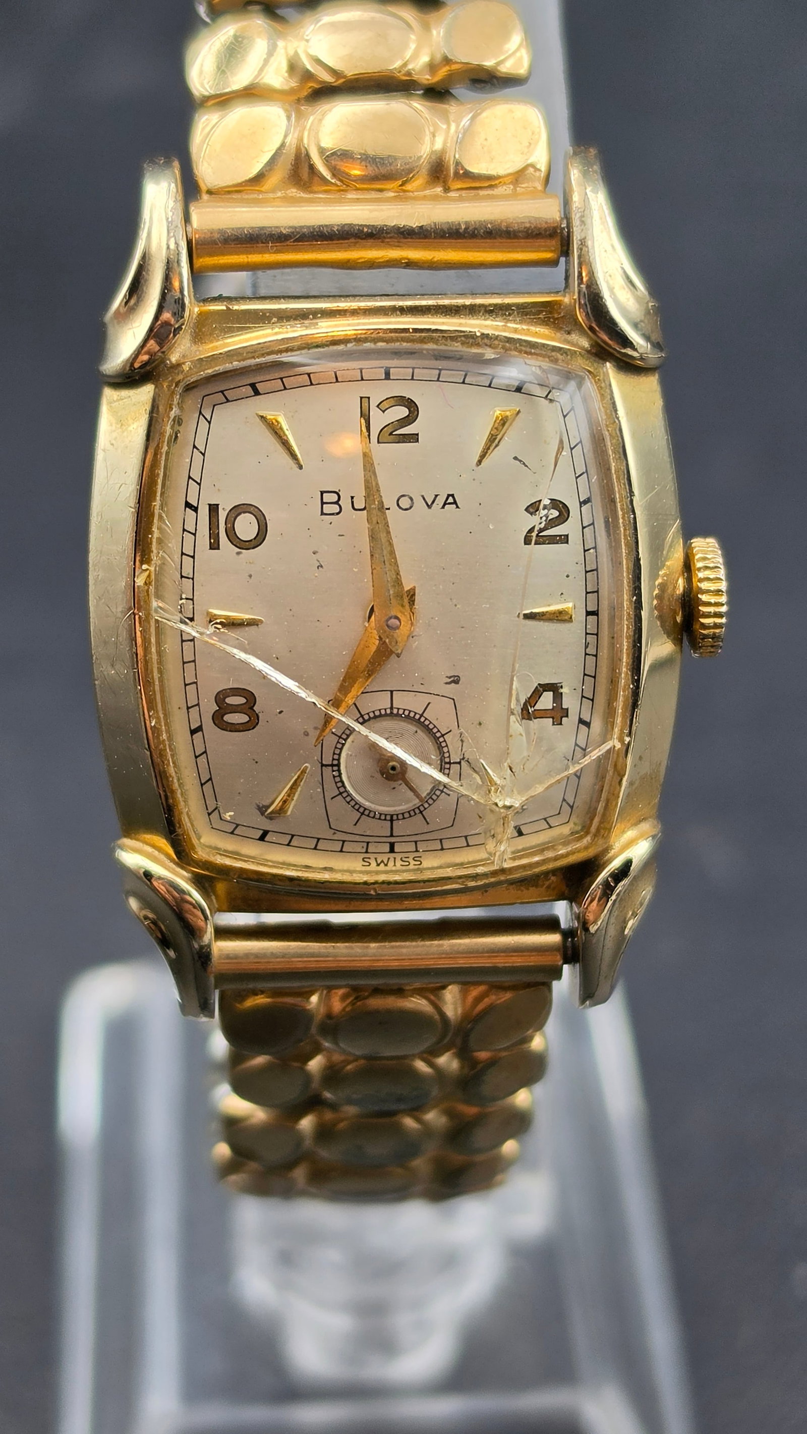 Vintage Bulova New York 10K Rolled Gold Plate Bezel Wristwatch 15 Jewels Cushion