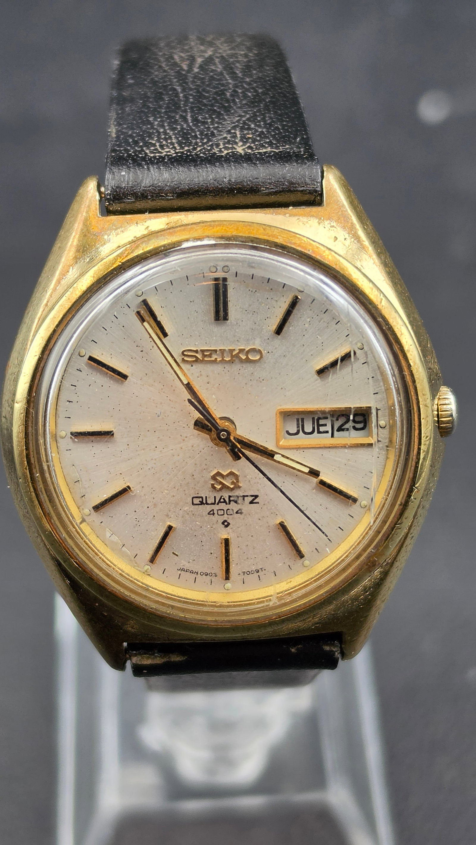 Seiko Quartz 4004 Day-Date Wristwatch, Gold-Tone Case, Spanish Day Wheel, New Battery