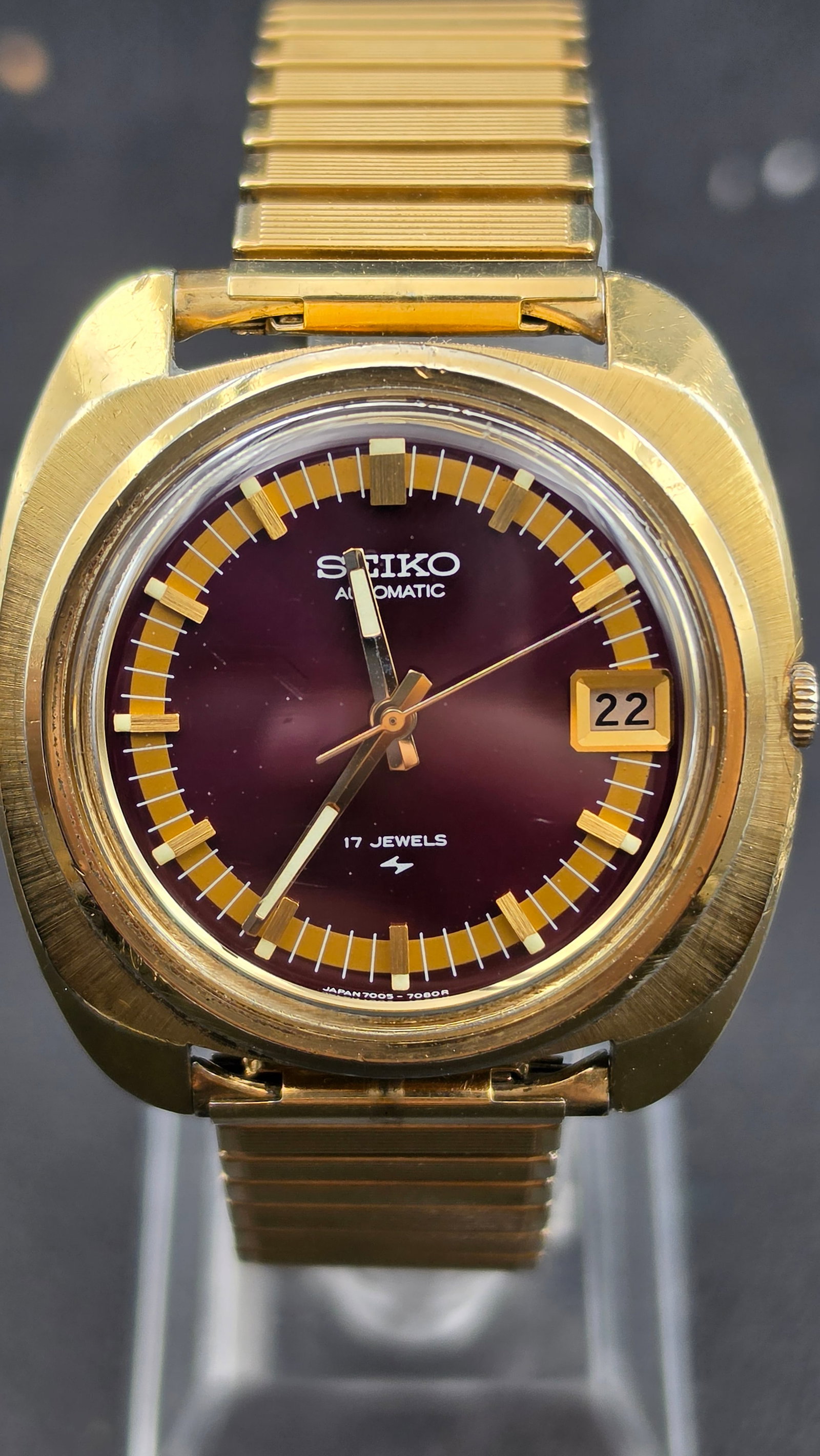 Seiko Automatic 7005-7080 17 Jewels Purple Dial Gold Tone Vintage Watch 1970s