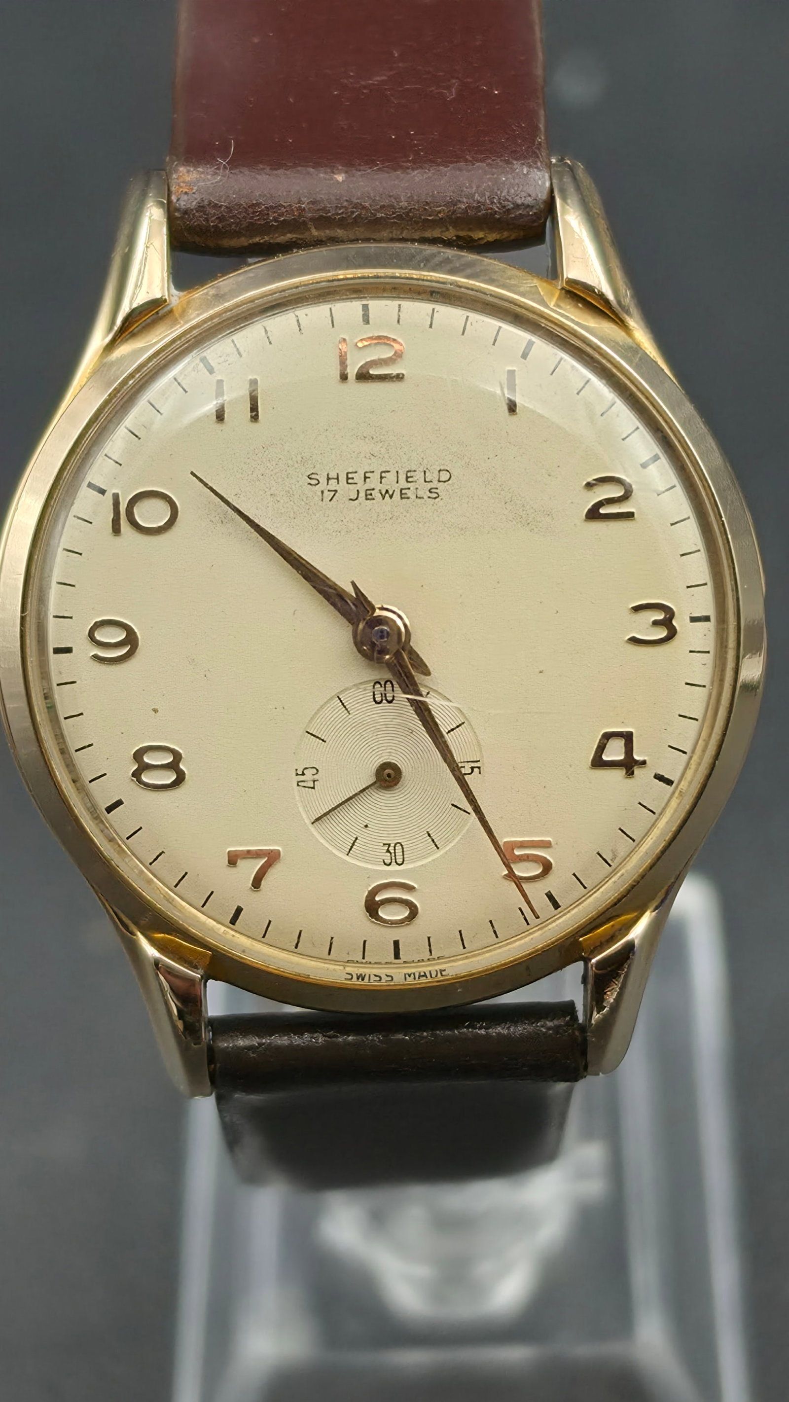 Vintage 1950s Sheffield 17 Jewel Swiss Made Manual Wind Watch, Gold Plated Case, Stainless Steel Bac: This is a vintage Sheffield manual wind wristwatch with a cream dial signed "Sheffield, 17 Jewels" below the 12, a sub-seconds register at 6 o'clock with 15/30/45/60 markings, applied gold Arabic nume