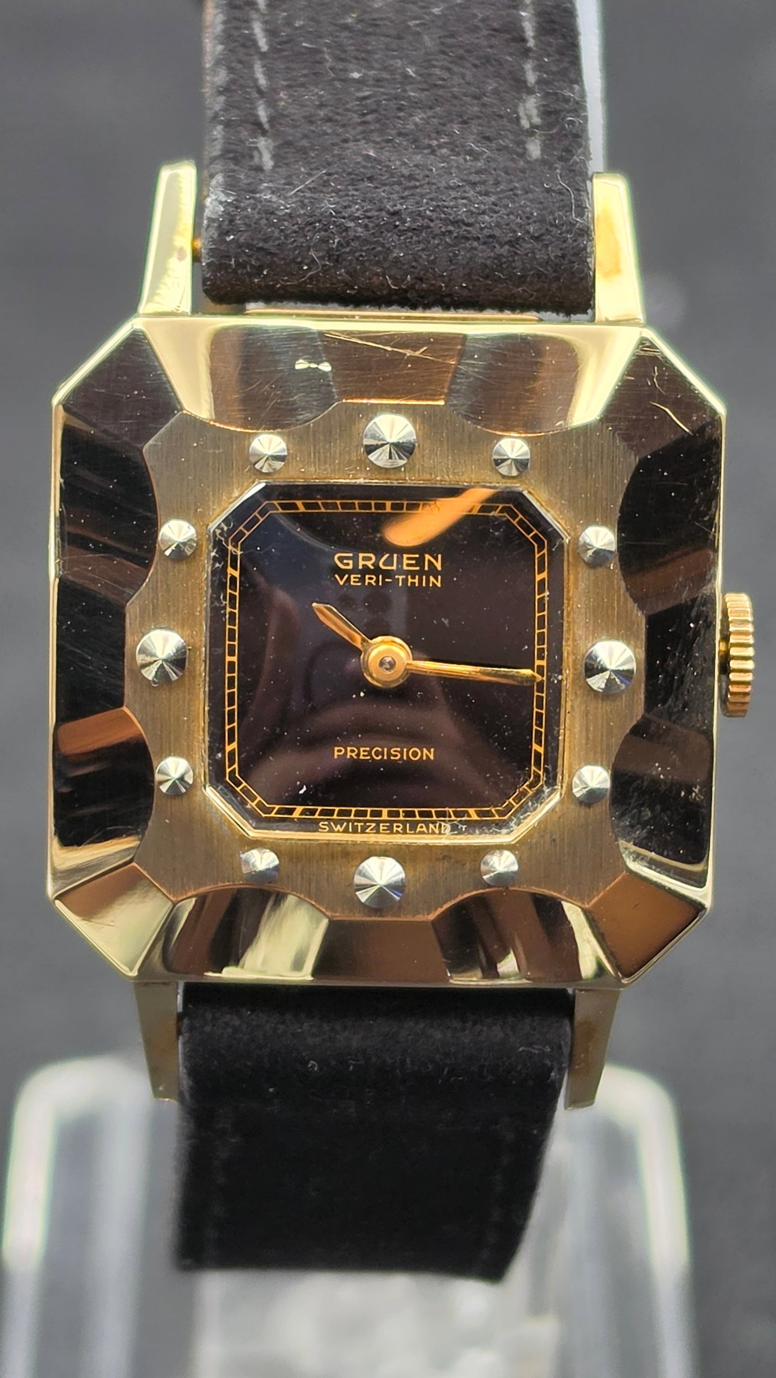 Gruen Veri-Thin Precision Watch, Studded Case, 17 Jewels, 10K Gold Filled, Cal. 415, Running, All Or: This is a vintage Gruen Veri-Thin Precision wristwatch with a decorative studded square case in 10K gold filled. The black dial is signed "Gruen, Veri-Thin, Precision, Switzerland" in gold lettering w