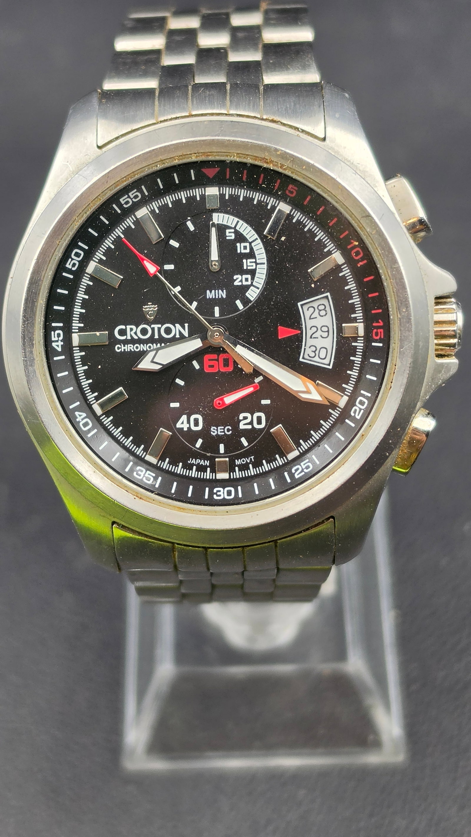 Croton Chronomaster Quartz Chronograph Watch Ref CA301300 Black Dial Tachymeter: Croton Chronomaster quartz chronograph wristwatch, case width measuring 45.34mm, in an all stainless steel case with a tachymeter style bezel featuring a red pointer arrow. The black dial has luminous