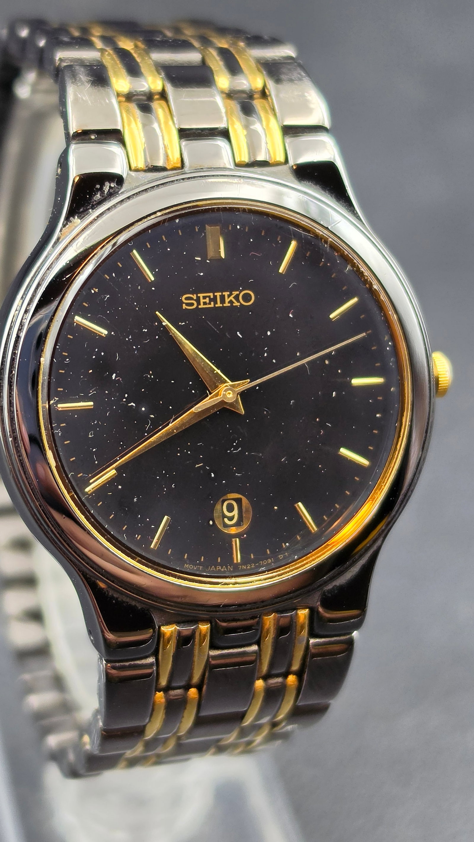 Seiko Two Tone Black Dial Date Watch Ref 7N22-7041 (1 of 10)