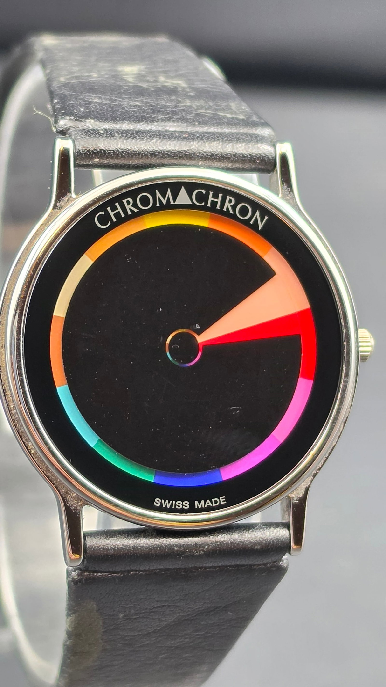 Vintage Chromachron Tian Harlan Color Time Watch Ref CC II URO 10 Swiss Quartz 1980s: Designed by Tian Harlan, the Chromachron "Color of Time" watch replaces numerals with a rotating color wheel, showing an approximate time through hue rather than hands and digits, a concept originated