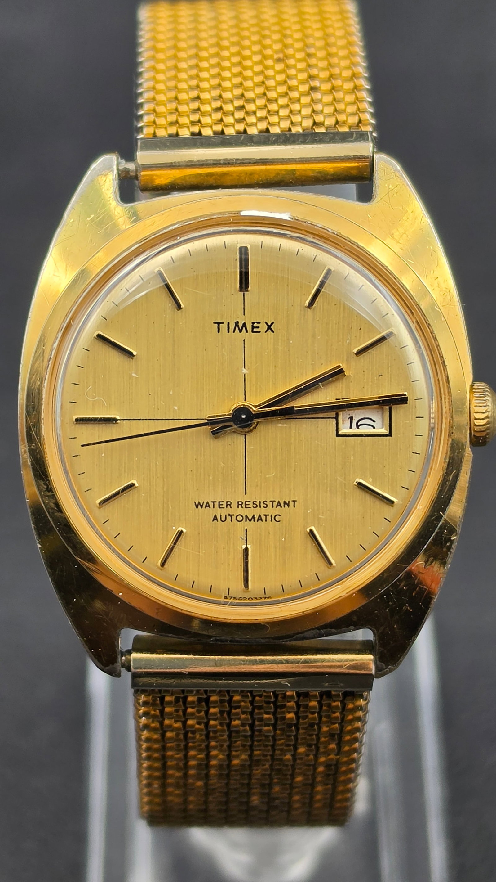 1970s Timex Automatic Date Wristwatch, Gold Tone Case, Water Resistant, Mesh Bracelet, Running (1 of 12)