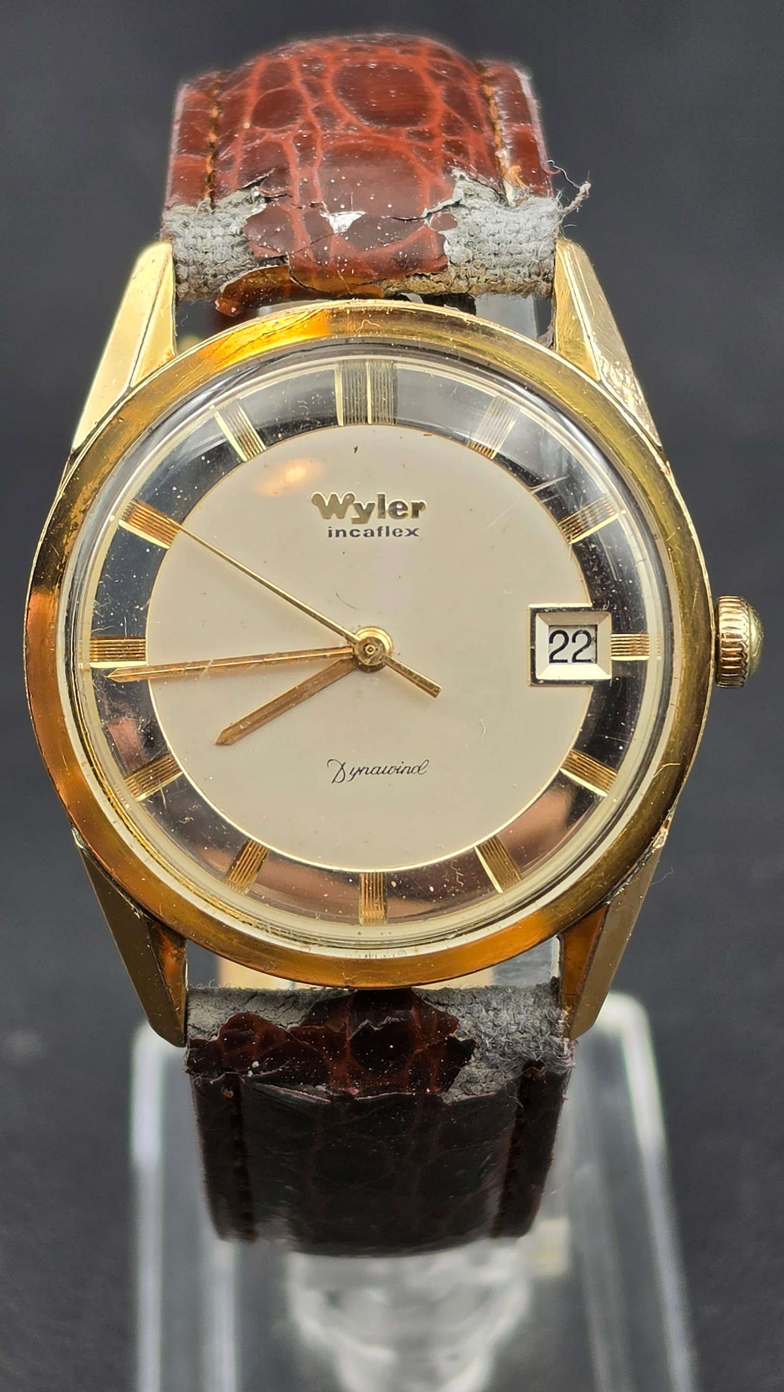 1950s-60s Wyler Incaflex Dynawind Automatic Wristwatch, 17 Jewels, Gold Plated, Waterproof, Date, Ru: This is a vintage Wyler wristwatch, case reference 24725, with the Wyler Watch Co. waterproof shield logo (spiral and twin-fish crest) stamped on the case back along with STAINLESS STEEL BACK and gold