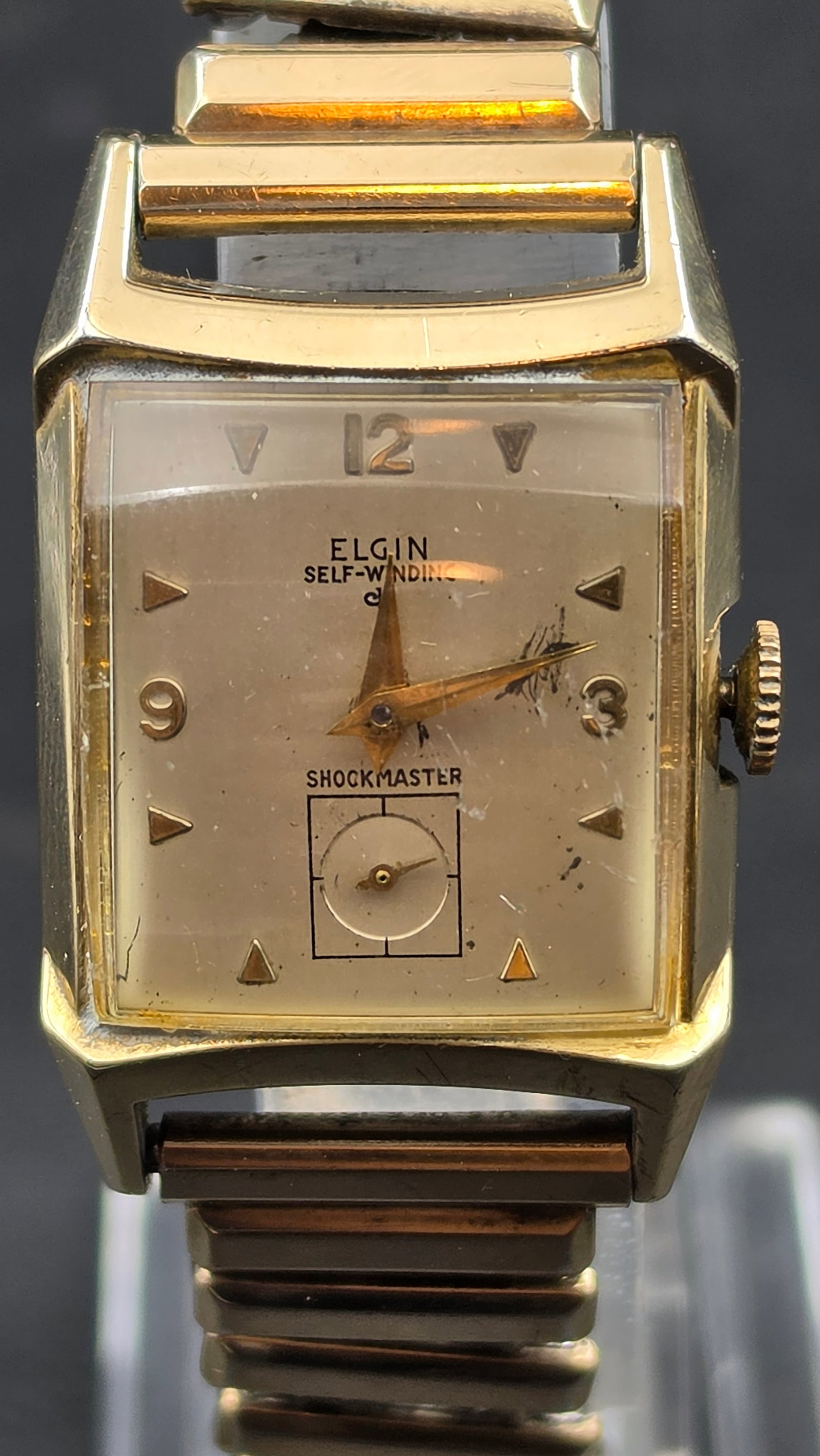 Elgin Shockmaster 1950s Self-Winding Automatic Watch, Cal. 644, 17 Jewels, 10K RGF Bezel: This is a 1950s Elgin Shockmaster men's automatic wristwatch in a rectangular Wadsworth case (case ref. 6810) with a 10K rolled gold filled bezel and stainless steel back, measuring approximately 24.8