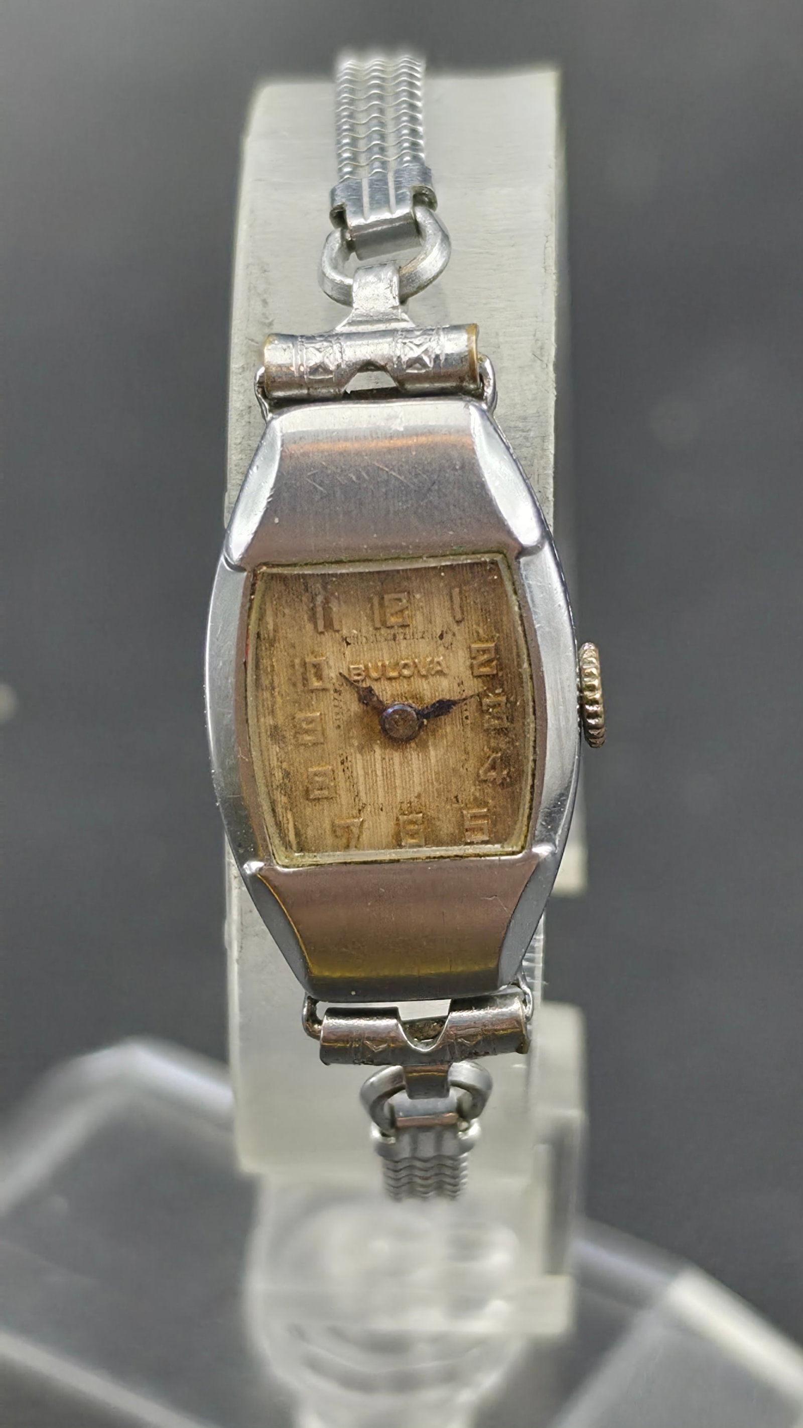 Vintage 1930s Bulova Ladies 15 Jewel Swiss Art Deco Tonneau Watch Movement 46397 Running: This ladies Art Deco wristwatch is signed Bulova on both the dial and the movement, with the movement plate stamped Fifteen 15 Jewels, Swiss, Bulova Watch Co, and serial 46397. The tonneau shaped case