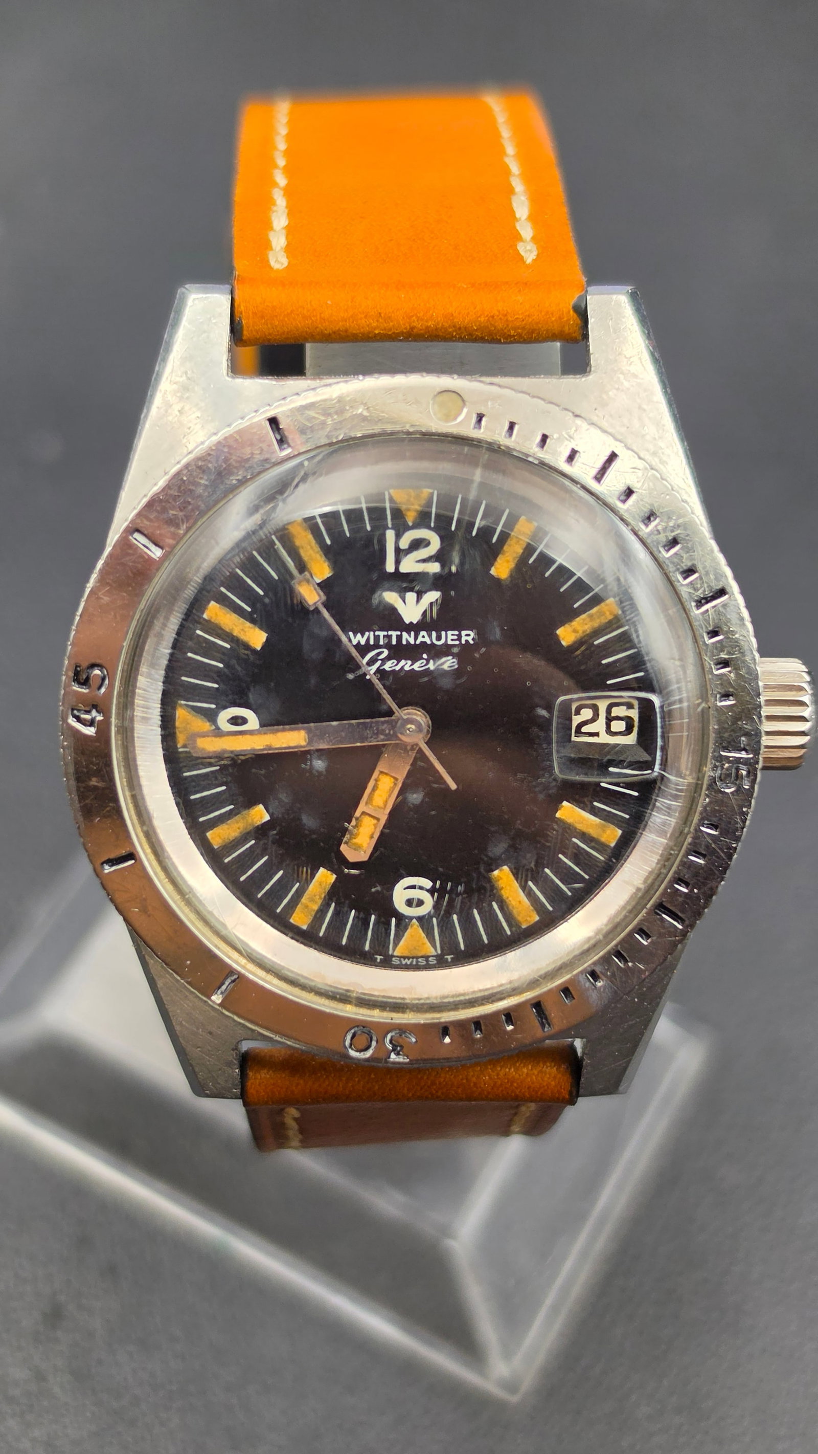Vintage 1960s Wittnauer Geneve Skin Diver C11KS 17 Jewel Black Dial Running Accurate: This Wittnauer Geneve Skin Diver reference 4000 has a black dial with tritium marked T Swiss T indices, a rotating dive bezel, and a date window, on a stainless steel case measuring approximately 37.4