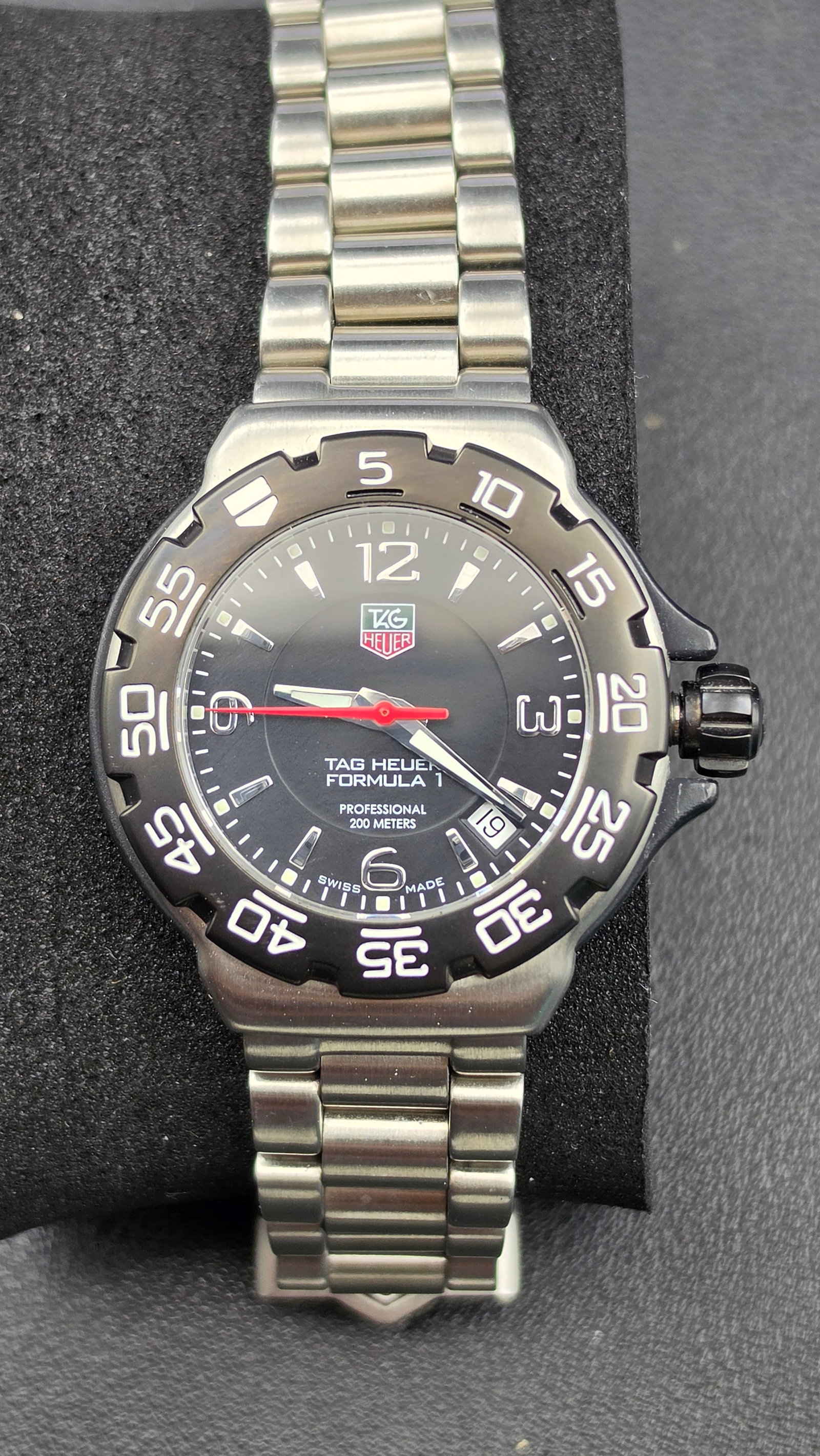 TAG Heuer Formula 1 Professional 200 Meters Black Dial Complete Set New Battery (1 of 12)