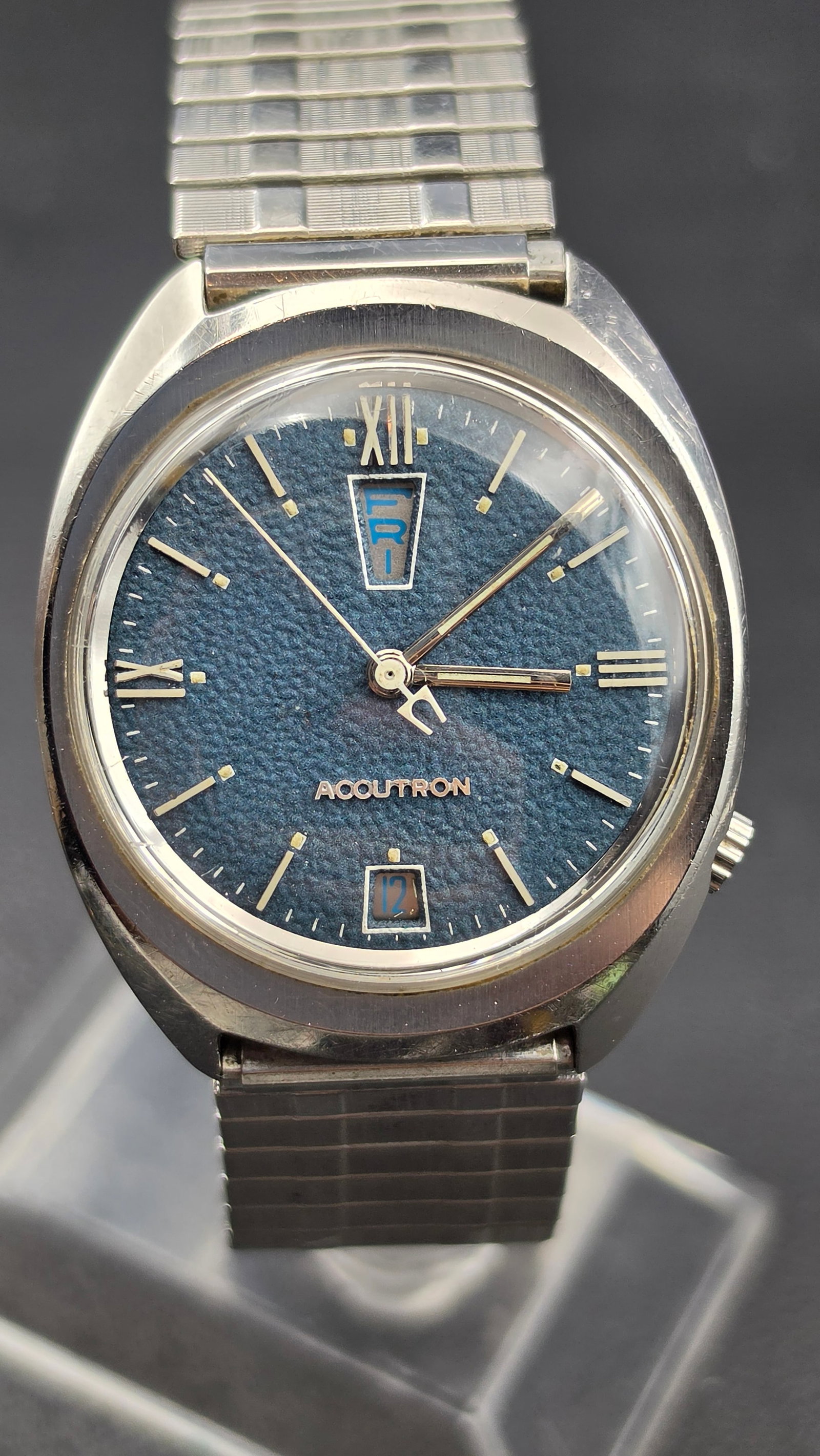 1969 Bulova Accutron Blue Dial Day-Date Stainless Steel Watch Running (1 of 12)
