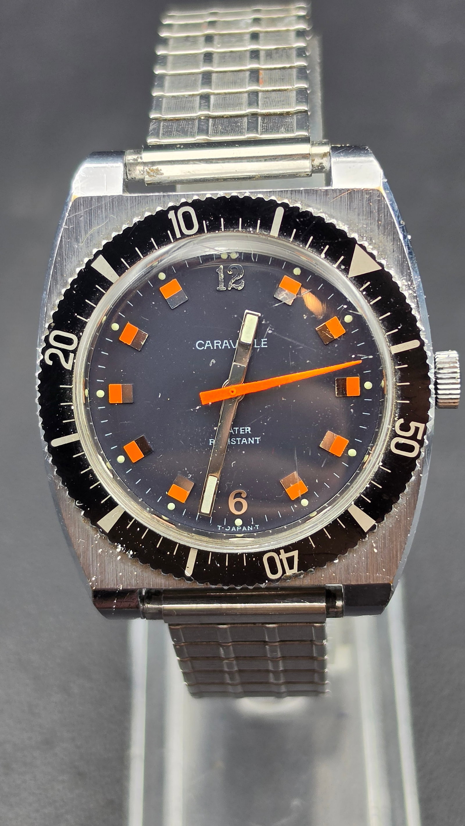 Caravelle Diver 11DP N3 7 Jewel Watch 37mm 1973 Running: This is a Caravelle diver's wristwatch with a case measuring 37mm in diameter, a black rotating bezel with luminous markers, and a crown signed with the Caravelle C logo. The dial reads Caravelle, Wat