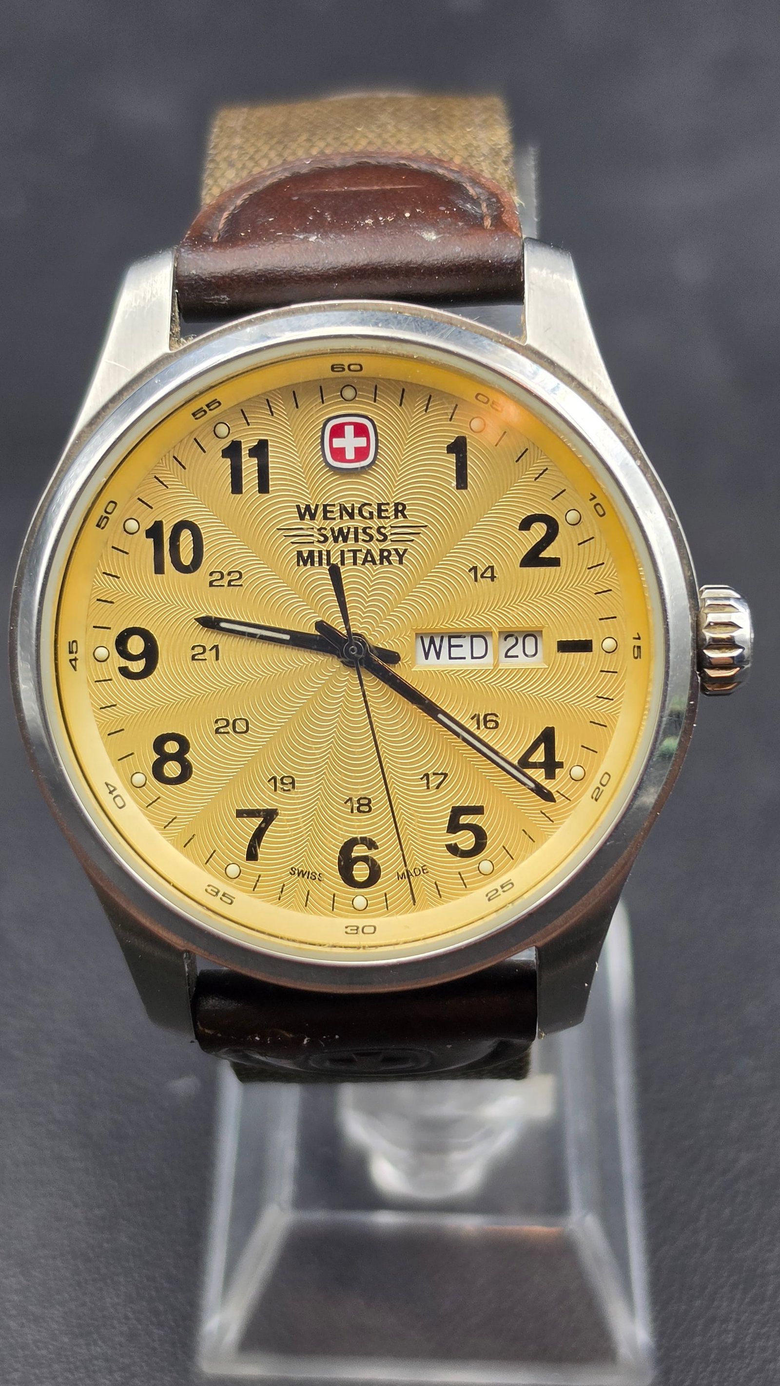 Wenger Swiss Military Terragraph 7920X Quartz Day Date Wristwatch NOS full set: This is a Wenger Swiss Military Terragraph, model 7920X, powered by a Swiss quartz movement with a day and date window and military (24 hour) time markers on the champagne dial. The case back is signe
