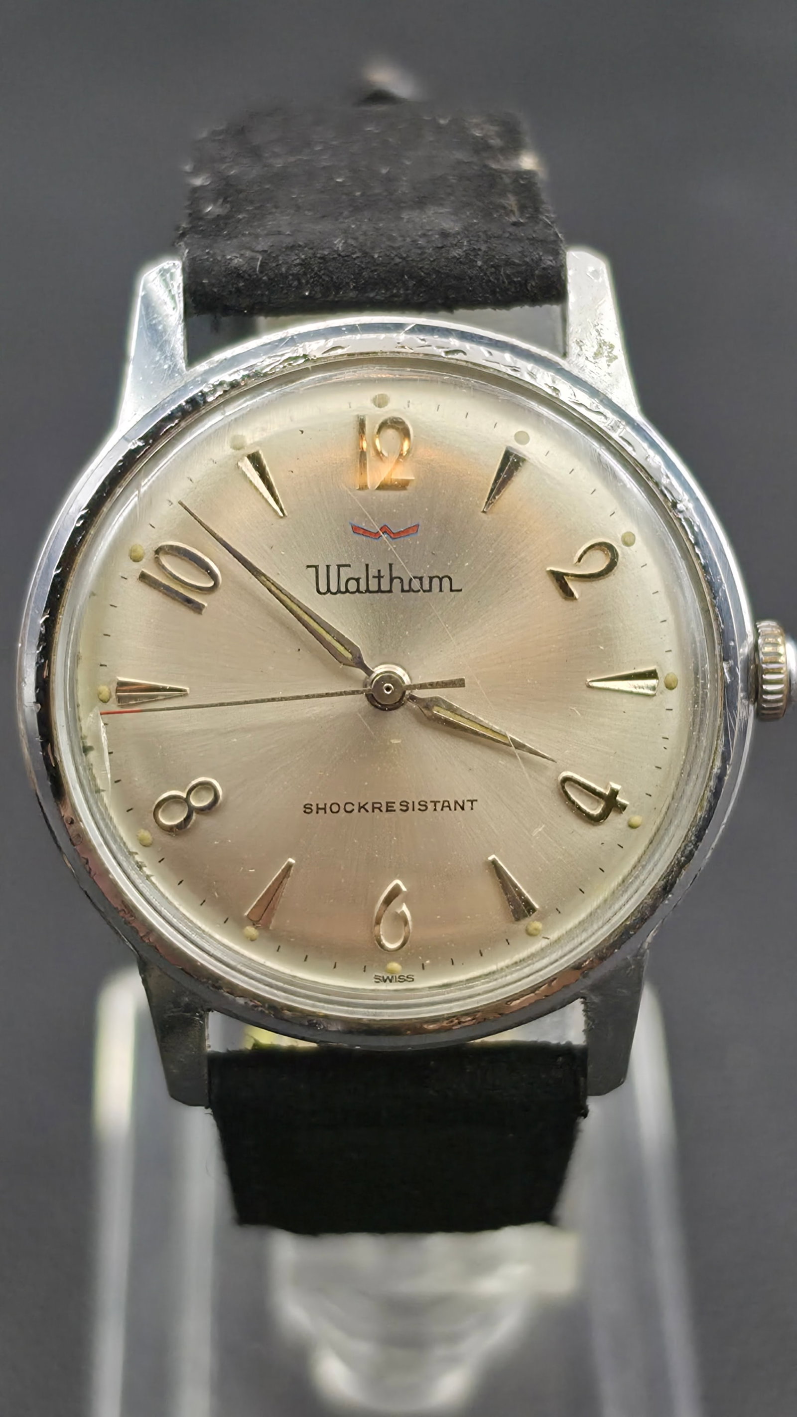 Vintage 1960s Waltham of Chicago 7J Automatic Wristwatch, Shockresistant, Original Box: This vintage Waltham of Chicago wristwatch dates to the 1960s, when Waltham's American operations had closed and the name was licensed for Swiss made watches. It houses a 7 jewel automatic movement, u