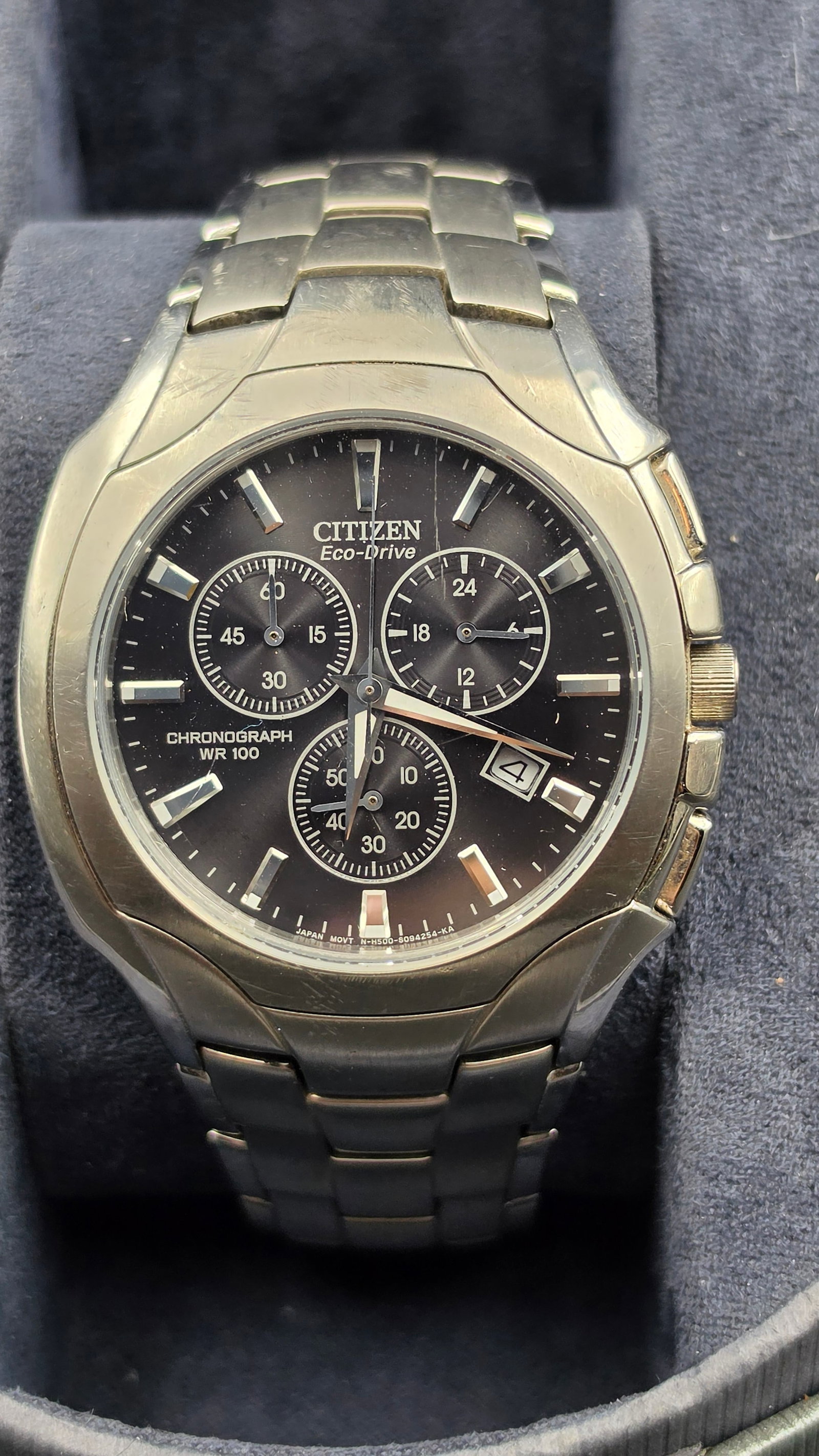 Citizen Eco-Drive Chronograph Wristwatch, Ref H500, WR100, Box & Papers: This Citizen Eco-Drive chronograph features caliber H500, with a black dial signed Citizen Eco-Drive, Chronograph, WR100, applied baton markers, a 24 hour subdial, 60 minute and 30 second chronograph 