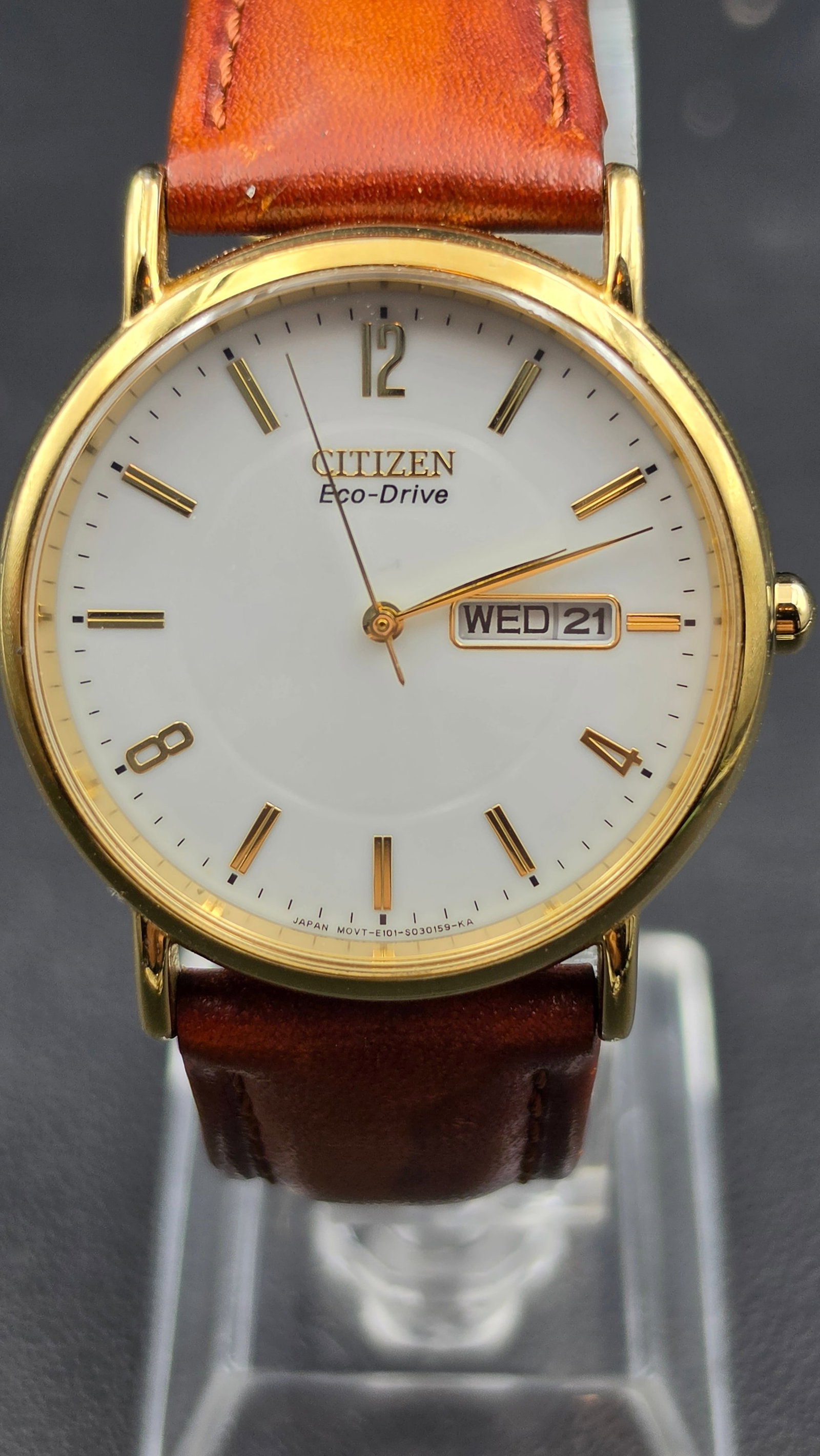 Citizen Eco-Drive Day-Date Wristwatch, Ref E101, Box & Papers: This Citizen Eco-Drive dress watch features caliber E101, with a white dial signed Citizen Eco-Drive, applied gold-tone baton and Arabic numeral markers, and a day/date window at 3 o'clock reading WED