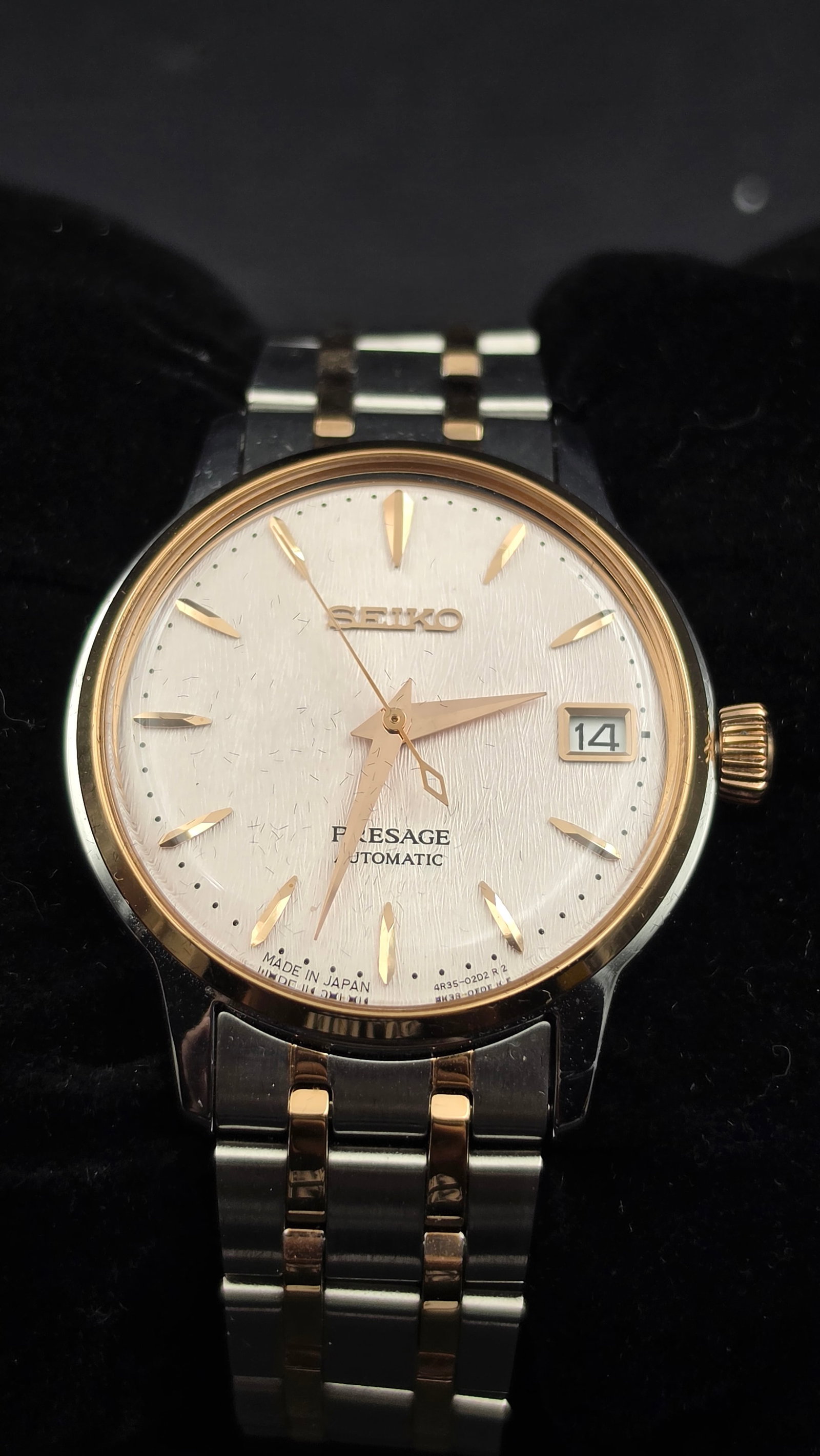 Seiko Presage Automatic Watch, Ref SRPF54, Pink Dial, New, Box & Papers: This Seiko Presage automatic wristwatch, reference SRPF54, features caliber 4R35 with 23 jewels, a pink textured dial signed Seiko Presage Automatic with applied gold-tone dagger markers and a date wi