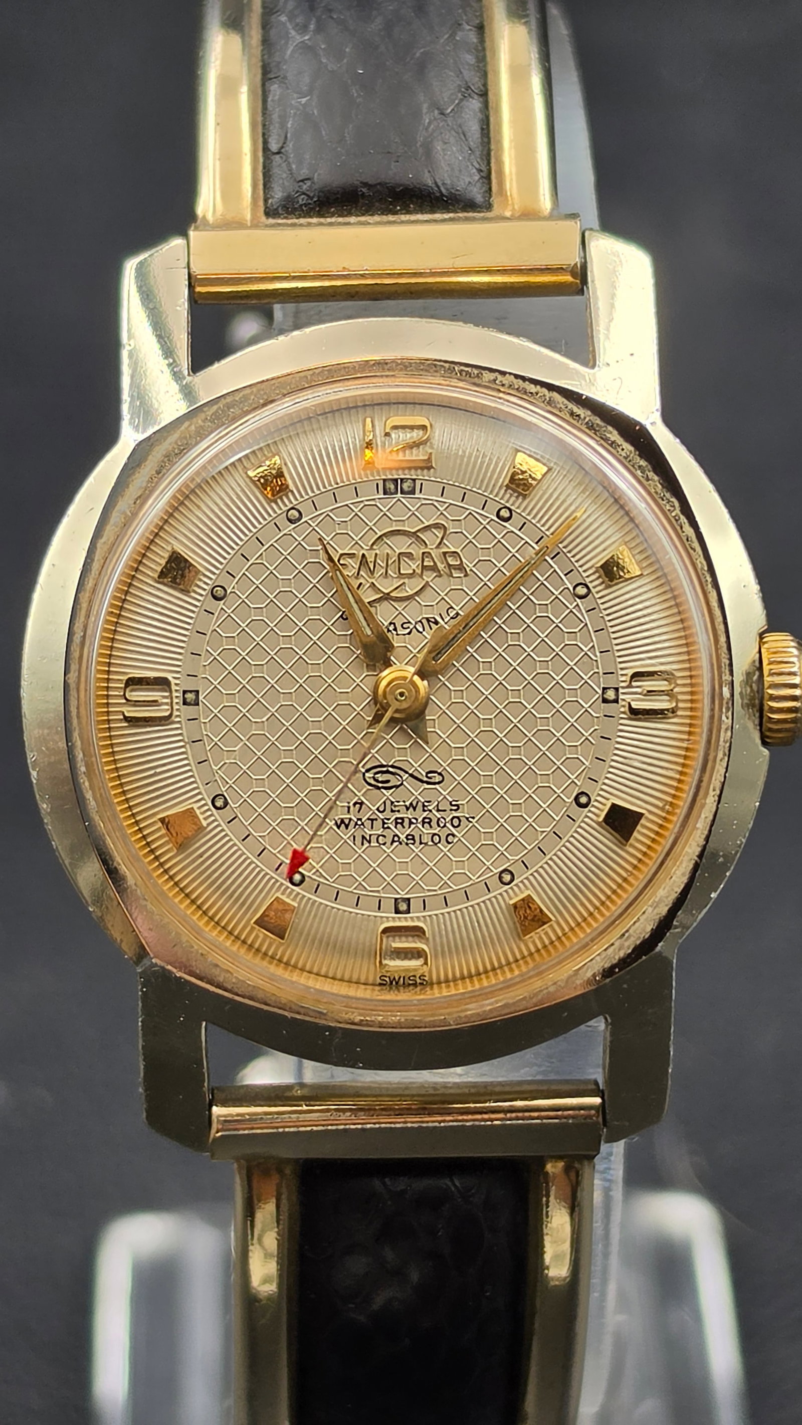 Vintage Enicar Ultrasonic 17 Jewel Automatic Watch, Incabloc, Waterproof, Swiss Made: This vintage automatic wristwatch is signed Enicar Ultrasonic on a textured honeycomb dial with applied gold tone arrow markers, Arabic numerals at 12, 3, 6, and 9, and a red sweep seconds hand, with 