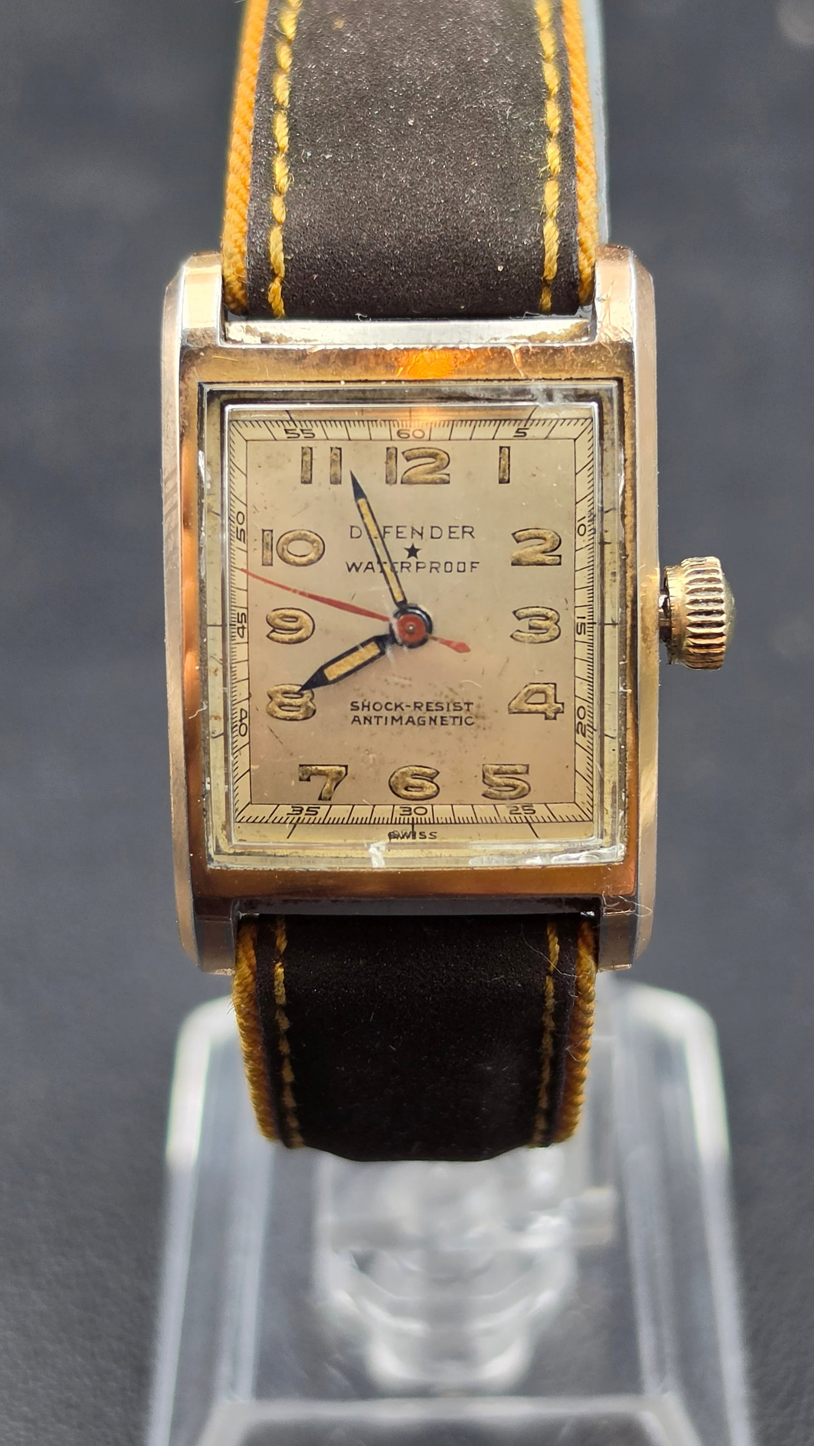 Vintage 1940s Defender Waterproof Shock-Resist Antimagnetic Swiss Watch Running (1 of 9)