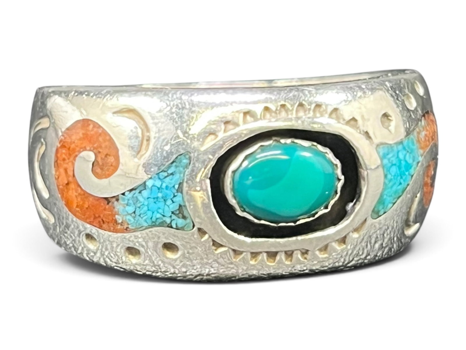 7g/Sz9 Circle J.W. Sterling Turquoise & Coral Chip Ring: This bold sterling silver size 9 band widens into a rounded shield at the front, where a single oval turquoise cabochon rests inside a stepped silver bezel. Hand-cut scrollwork sweeps outward from the