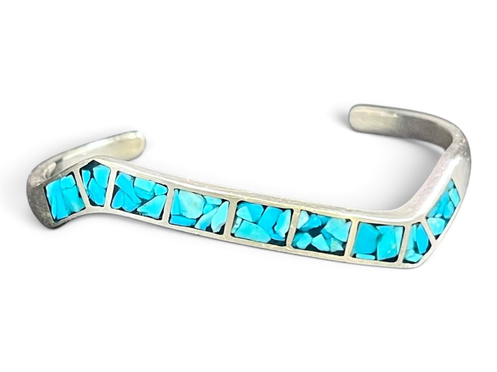 14g Sterling Silver Turquoise Chip Inlay Cuff Bracelet, Southwestern, Wave Style: This is a sterling silver cuff bracelet in the Southwestern chip inlay tradition, its top face divided by thin silver dividers into a run of small rectangular compartments packed with rough-cut turquo