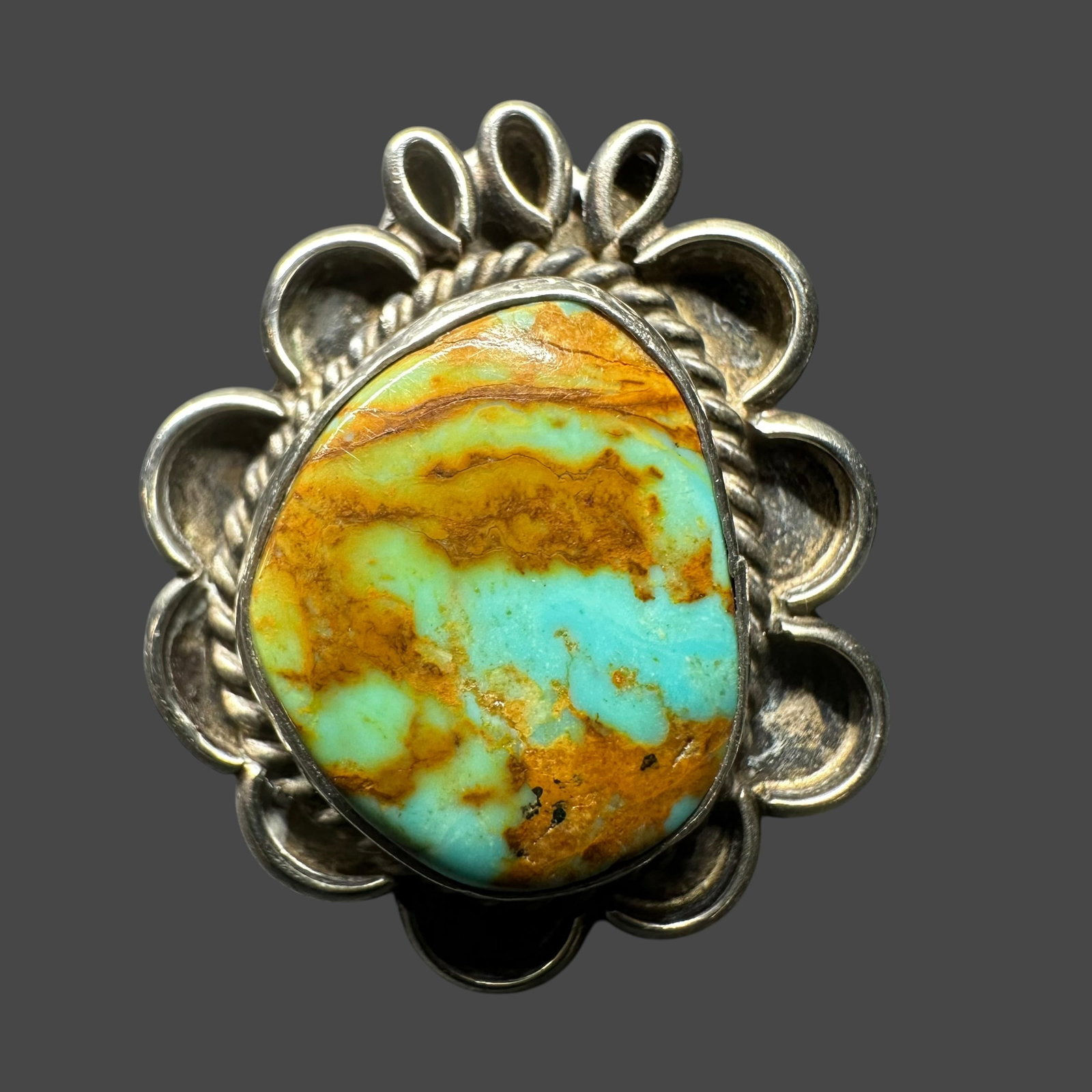 Sz6.25/7g Southwestern Sterling Silver Royston Turquoise Ring: Sz6.25/7g Southwestern Sterling Silver Royston Turquoise Ring:Brand/Model: No hallmark. Unidentified artisan/shop.Manufacturer Location: Southwestern United States.Year Produced: Unknown.Specs/Descrip