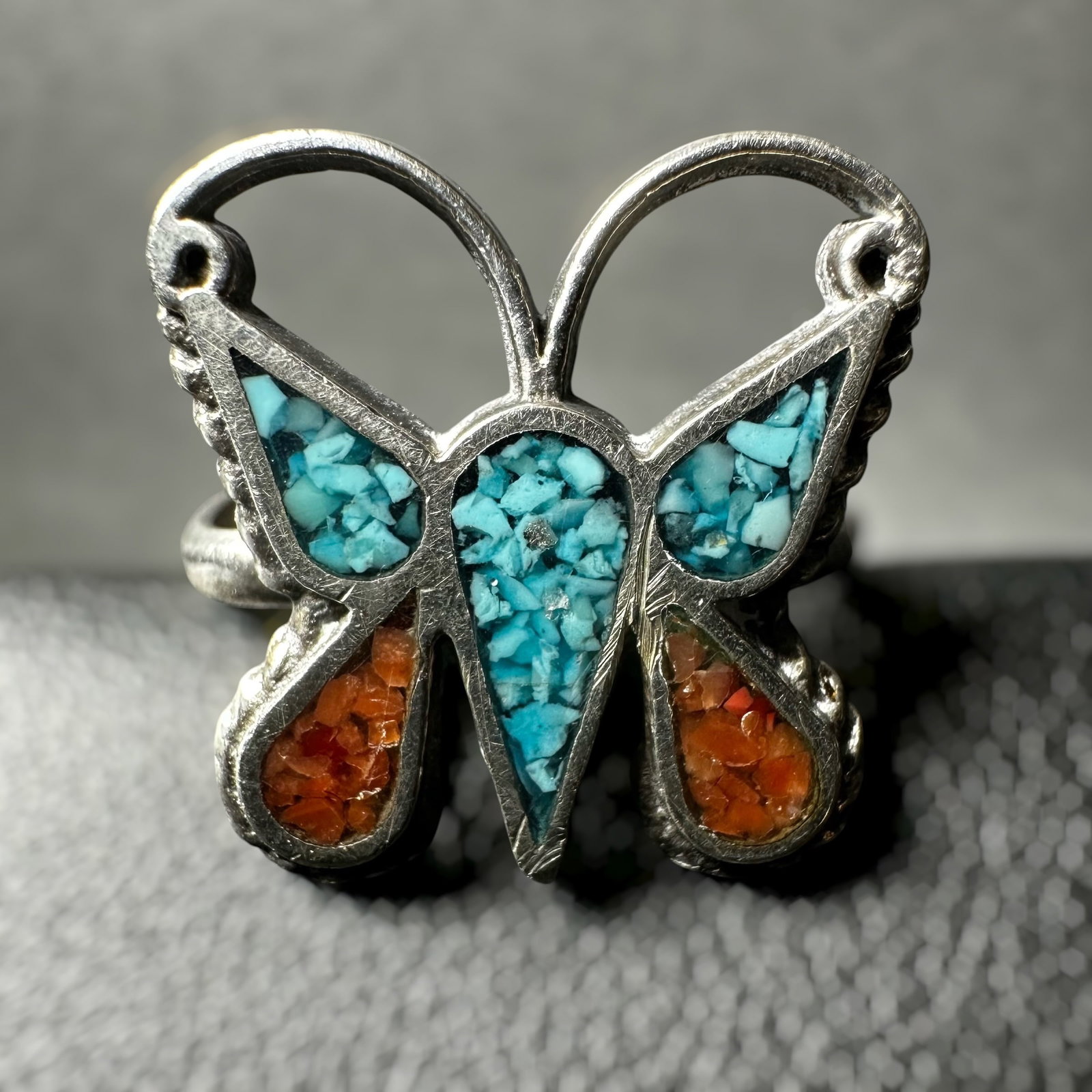 Sz5/3g Southwestern Sterling Silver Turquoise & Coral Chip Butterfly Ring: Sz5/3g Southwestern Sterling Silver Turquoise & Coral Chip Butterfly Ring:Brand/Model: No hallmark. Unidentified Navajo (Diné) artisan/shop.Manufacturer Location: Southwestern United States.Year Prod