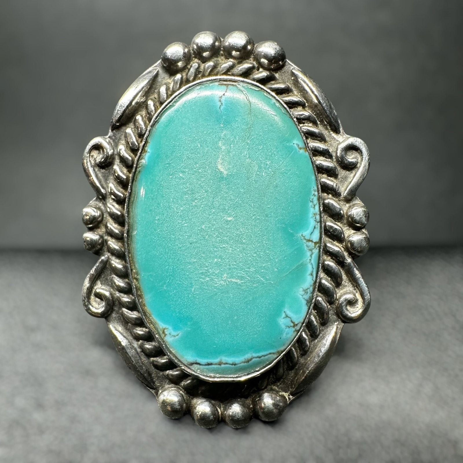 Sz5.5/10g Mid-Century Sterling Silver Sleeping Beauty Turquoise Ring: Sz5.5/10g Mid-Century Sterling Silver Sleeping Beauty Turquoise Ring:Brand/Model: No hallmark.Manufacturer Location: Not marked.Year Produced: Unknown.Specs/Description: Vintage Sterling Silver Mid-Ce