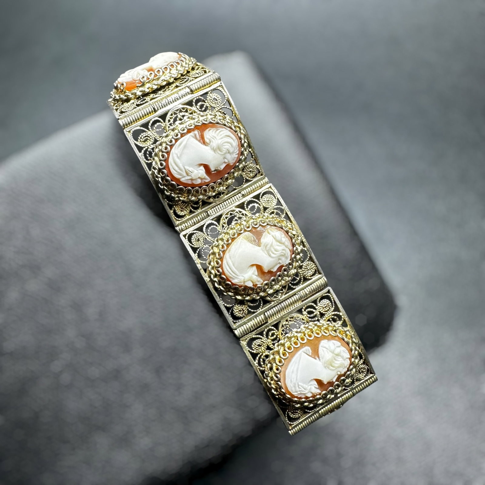 6.5" Vintage Italian Style Gold-Tone Filigree 5 Shell Cameo Panel Link Bracelet: 6.5" Vintage Italian Style Gold-Tone Filigree 5 Shell Cameo Panel Link Bracelet:Brand/Model: No hallmark. Unidentified maker.Manufacturer Location: Not marked.Year Produced: Mid-20th century.Specs/Des