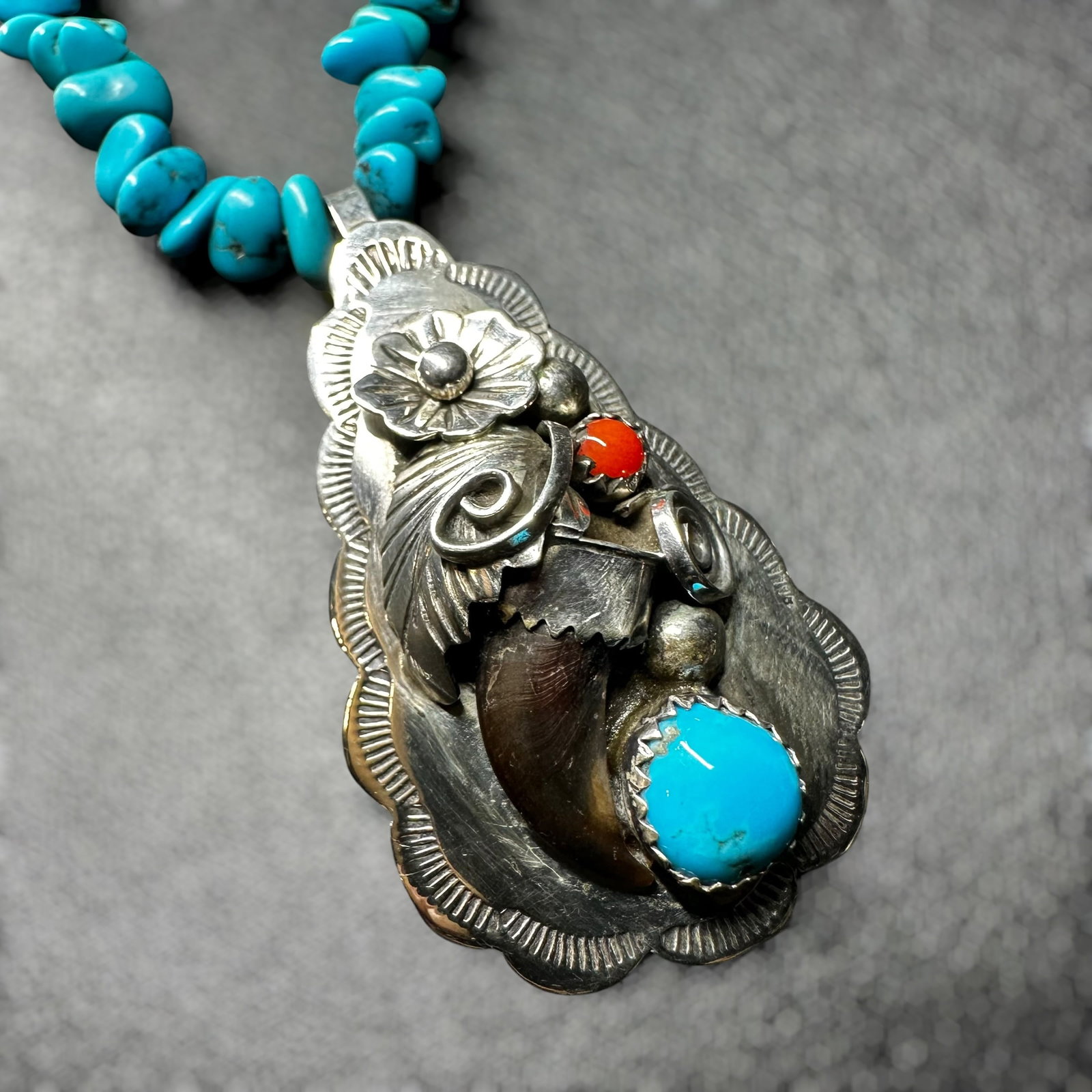 18"/32g Southwestern Sterling Silver Kingman Turquoise Coral & Claw Necklace: 18"/32g Southwestern Sterling Silver Kingman Turquoise Coral & Claw Necklace:Brand/Model: No hallmark. Unidentified artisan/shop.Manufacturer Location: Not marked.Year Produced: Unknown.Specs/Descript