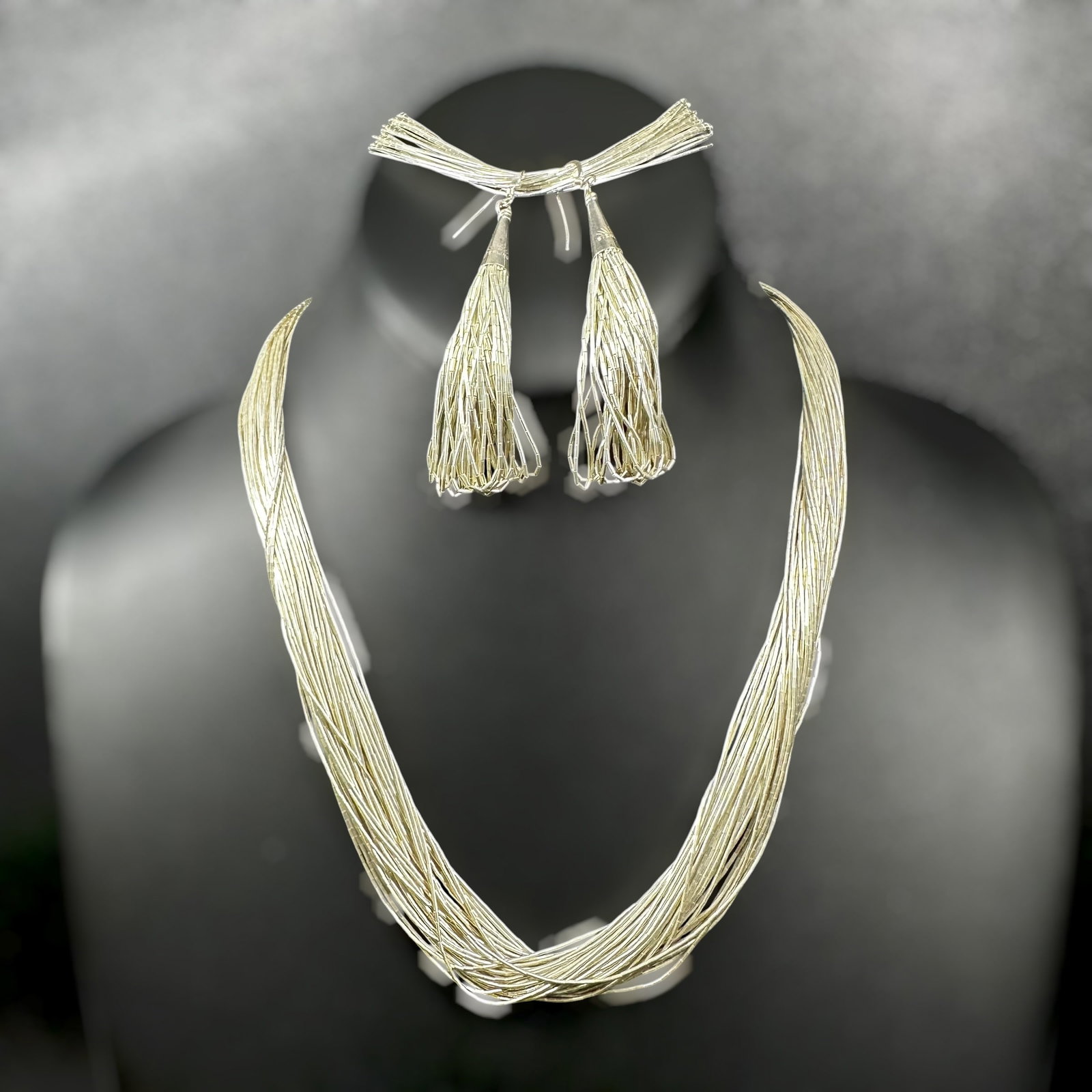 16"/7"/57g Sterling Silver Liquid Silver Jewelry Set: 16"/7"/57g Sterling Silver Liquid Silver Jewelry Set:Brand/Model: No hallmark.Manufacturer Location: Not marked.Year Produced: Unknown.Specs/Description: Vintage Sterling Silver jewelry set featuring 