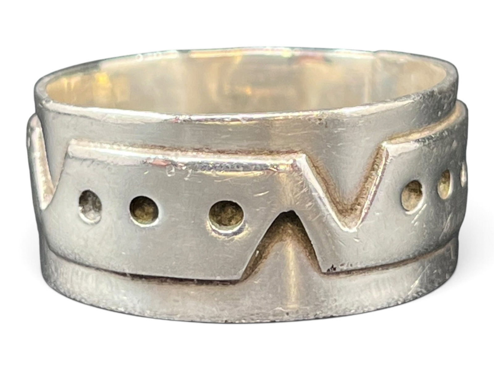 10g/Sz10/0.46in Southwestern Solid Sterling Silver Men’s Ring: A wide, bold band ring featuring a distinctive zigzag / lightning bolt pattern running around the center of the band, flanked by two parallel raised rails (top and bottom edges). The middle section co