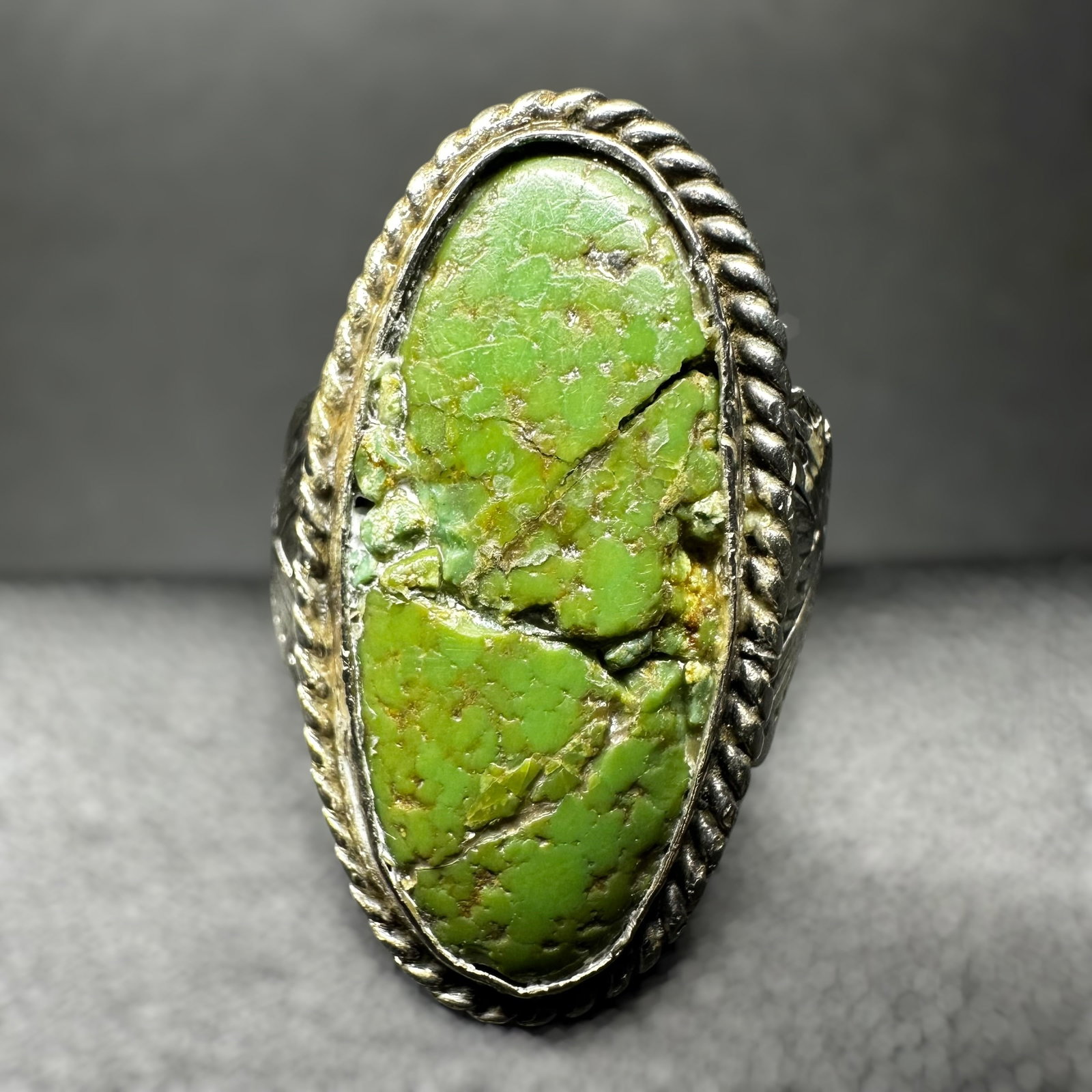 Sz7.25/6g Southwestern Sterling Silver Carico Lake Turquoise Ring: Sz7.25/6g Southwestern Sterling Silver Carico Lake Turquoise Ring:Brand/Model: No hallmark. Unidentified artisan/shop.Manufacturer Location: Not marked.Year Produced: Unknown.Specs/Description: Southw
