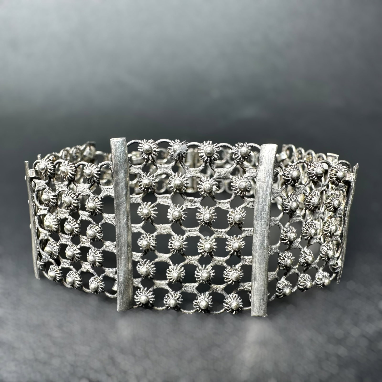 6.75" Vintage Silver Tone Filigree Rosette Panel Bracele: 6.75" Vintage Silver Tone Filigree Rosette Panel Bracelet:Brand/Model: No hallmark. Unidentified artisan/shop.Manufacturer Location: Not marked.Year Produced: Unknown.Specs/Description: Vintage wide p