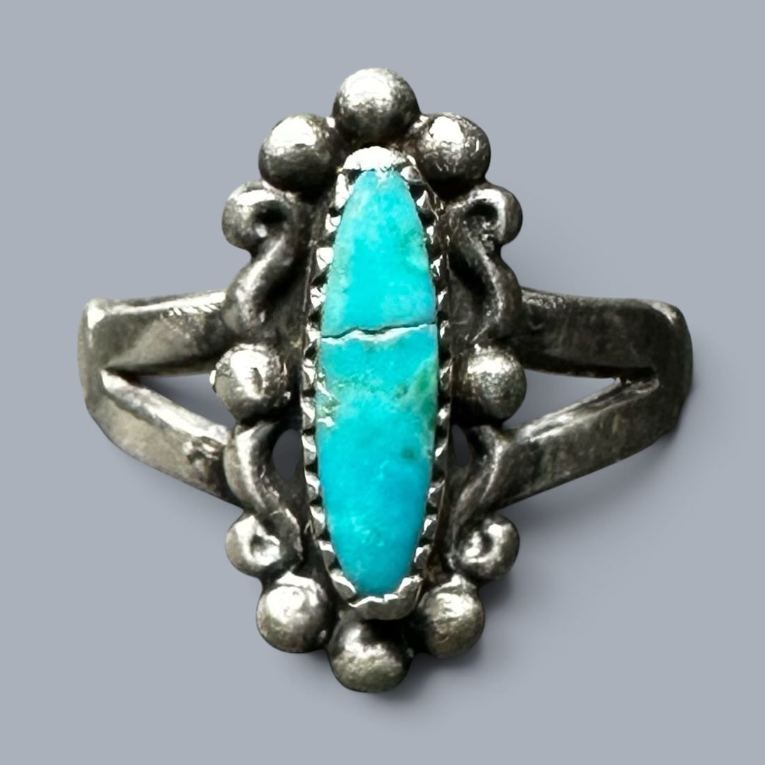 Sz6.5/3g Bell Trading Post Fred Harvey Era Sterling Silver Turquoise Ring: Sz6.5/3g Bell Trading Post Fred Harvey Era Sterling Silver Turquoise Ring:Brand/Model: Bell Trading Post. Hallmarked with the Bell Trading Post “Arrow Post Hanging Bell Sign” trademark and “