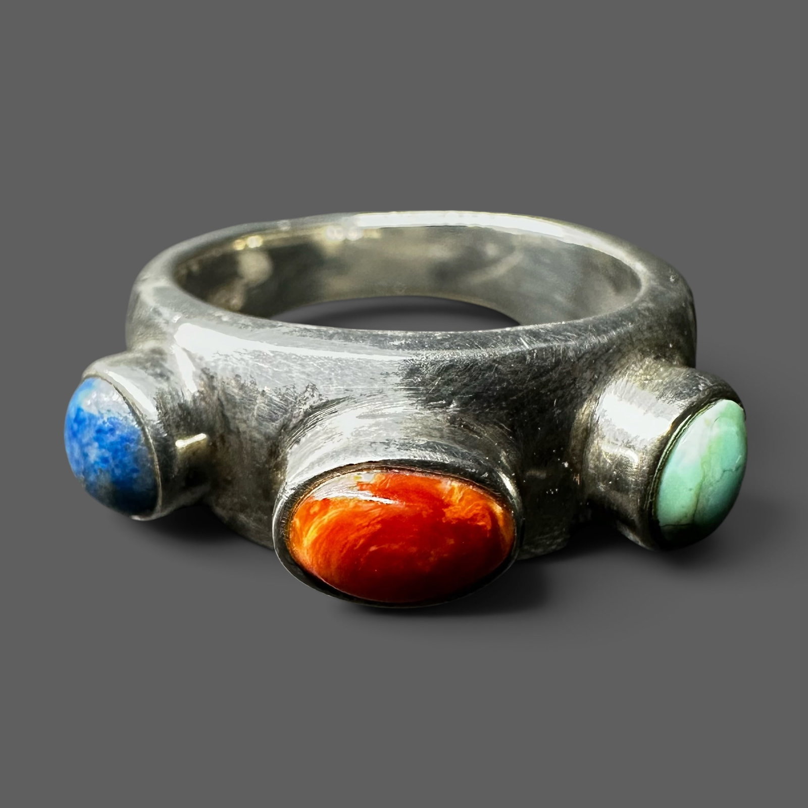 Sz6/6g Southwestern Lapis Lazuli Coral Turquoise Sterling Silver Ring: Sz6/6g Southwestern Lapis Lazuli Coral Turquoise Sterling Silver RingBrand/Model: No hallmark. Unidentified artisan/shop.Manufacturer Location: Not marked.Year Produced: Unknown.Specs/Description: Sou