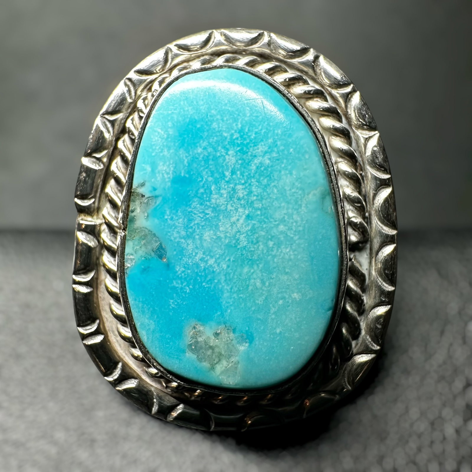 Sz7.75/7g Southwestern Sterling Silver Sleeping Beauty Turquoise Ring: Sz7.75/7g Southwestern Sterling Silver Sleeping Beauty Turquoise Ring:Brand/Model: No hallmark. Unidentified artisan/shop.Manufacturer Location: Not marked.Year Produced: Unknown.Specs/Description: So