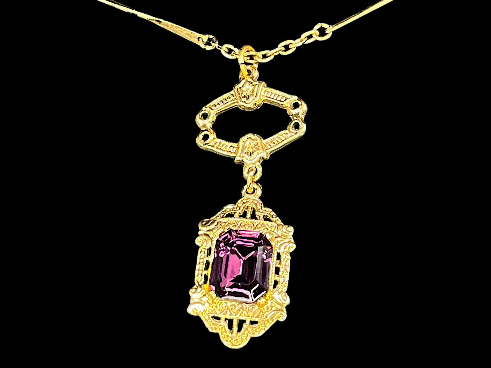 Art Mode Co Victorian Revival Gold Tone Drop Pendant W/Purple Emerald Cut Stone: Art Mode Company Victorian Revival Gold Tone Drop Pendant W/Purple Emerald Cut Stone. This is an elegant vintage drop pendant necklace featuring a two-part pendant design suspended from a gold-toned c