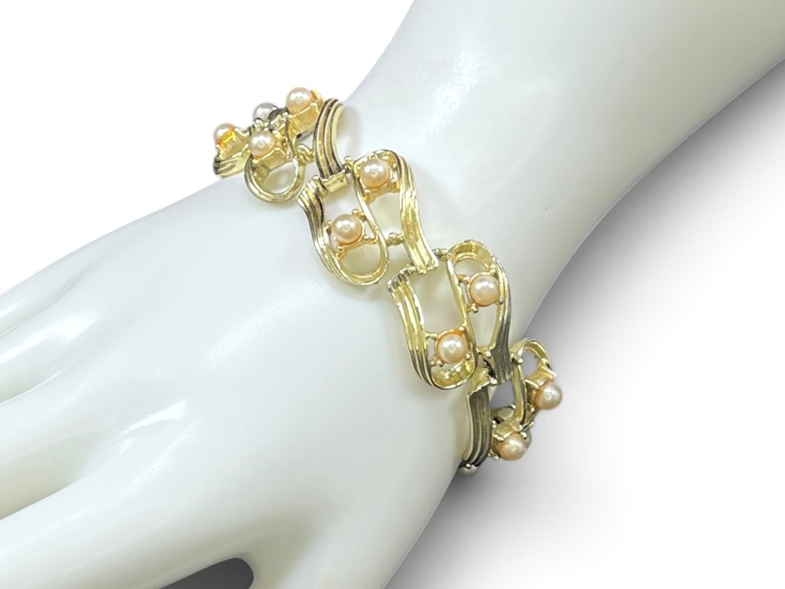 29g Coro Gold-Tone Faux Pearl Link Bracelet (1 of 13)