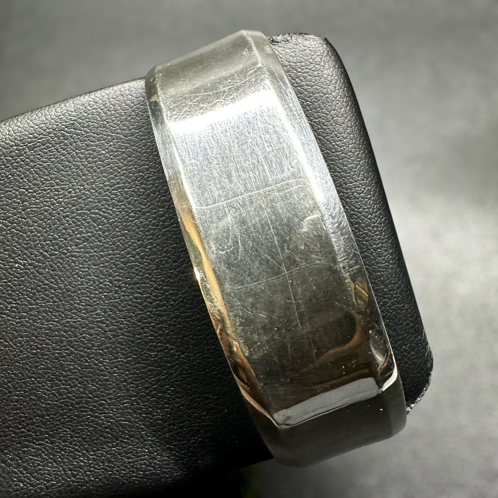 6.5"/41g Mexico 925 Sterling Silver Modernist Cuff Bracelet: 6.5"/41g Mexico 925 Sterling Silver Modernist Cuff Bracelet:Brand/Model: Marked “925 MEX(I)CO.” No maker’s hallmark.Manufacturer Location: Mexico.Year Produced: Unknown.Specs/Description: Vi