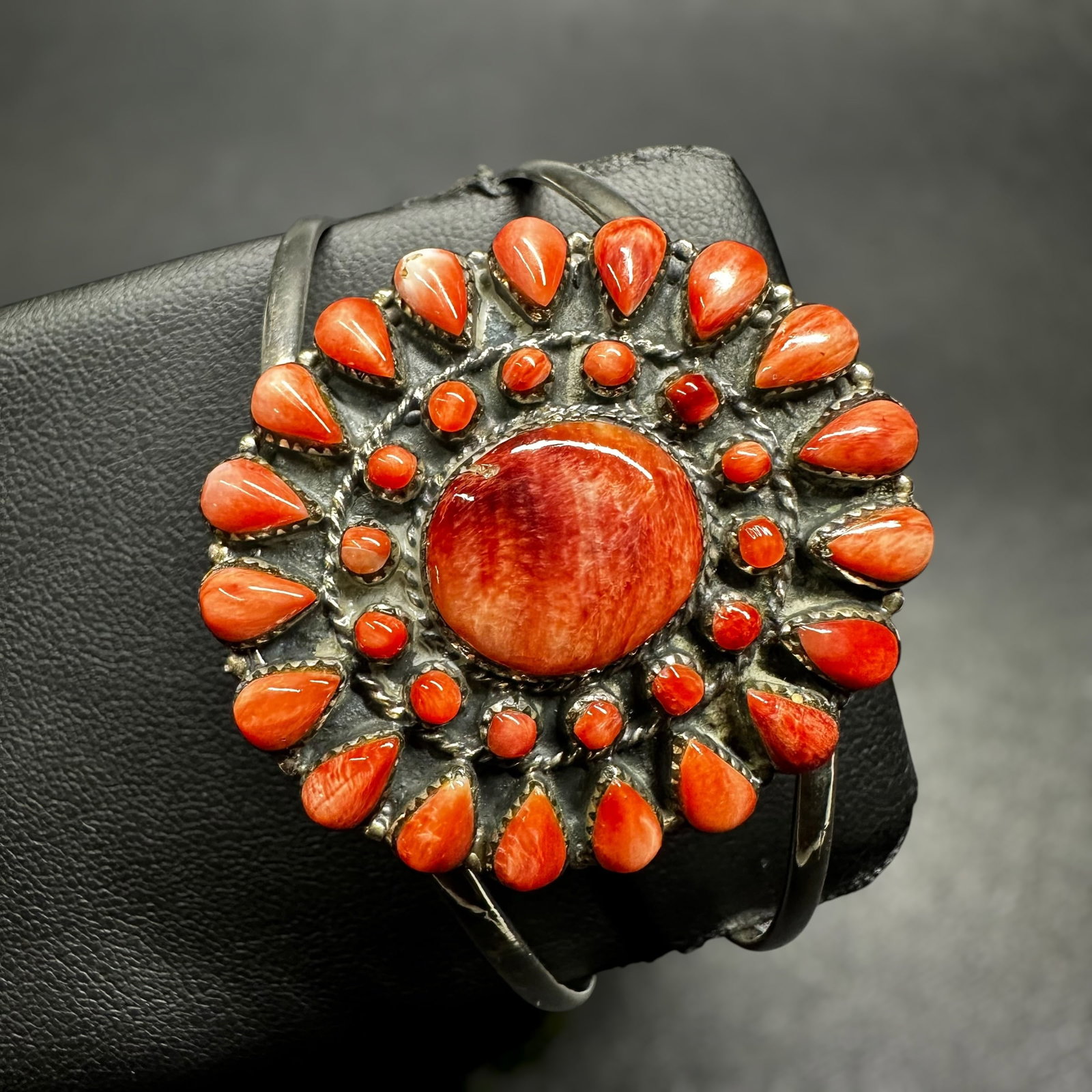 6.5"/20g Kathleen Yazzie Navajo (Diné) Spiny Oyster Cluster Cuff Bracelet (1 of 10)