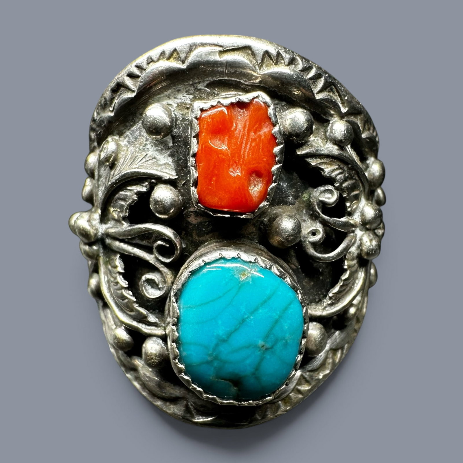 Sz13/12g Southwestern Sterling Silver Kingman Turquoise Coral Men's Ring: Sz13/12g Southwestern Sterling Silver Kingman Men's RingBrand/Model: No hallmark. Unidentified artisan/shop.Manufacturer Location: Not marked.Year Produced: Unknown.Specs/Description: Southwestern Ste