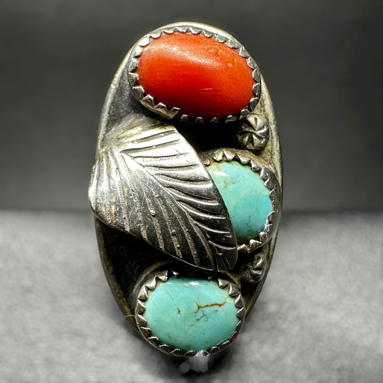 Sz9/20g Southwestern Sterling Silver Royston Turquoise Coral Men's Ring: Sz9/20g Southwestern Sterling Silver Royston Turquoise Coral Men's RingBrand/Model: No hallmark. Unidentified artisan/shop.Manufacturer Location: Not marked.Year Produced: Unknown.Specs/Description: S