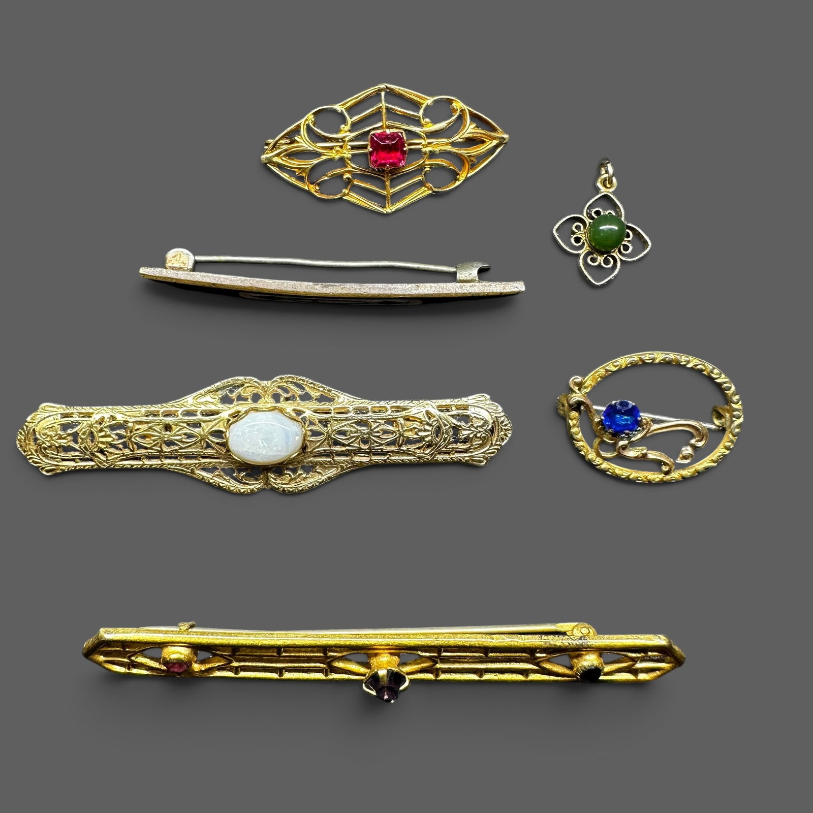 Antique Edwardian & Victorian Style Filigree Pin & Pendant Lot: Antique Edwardian & Victorian Style Filigree Pin & Pendant Lot:Brand/Model: No hallmark. Unidentified artisan/shop.Manufacturer Location: Not marked.Year Produced: c. 1890s–1910s.Specs/Description: 