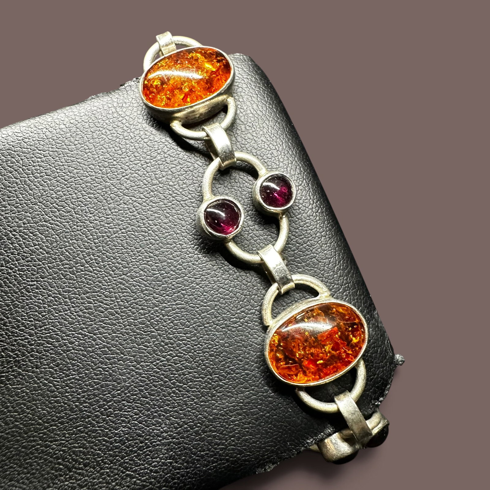 7"/16g Sterling Silver Amber & Garnet Link Bracelet: 7"/16g Sterling Silver Amber & Garnet Link Bracelet:Brand/Model: No hallmark. Unidentified artisan/shop.Manufacturer Location: Not marked.Year Produced: Unknown.Specs/Description: Sterling Silver link