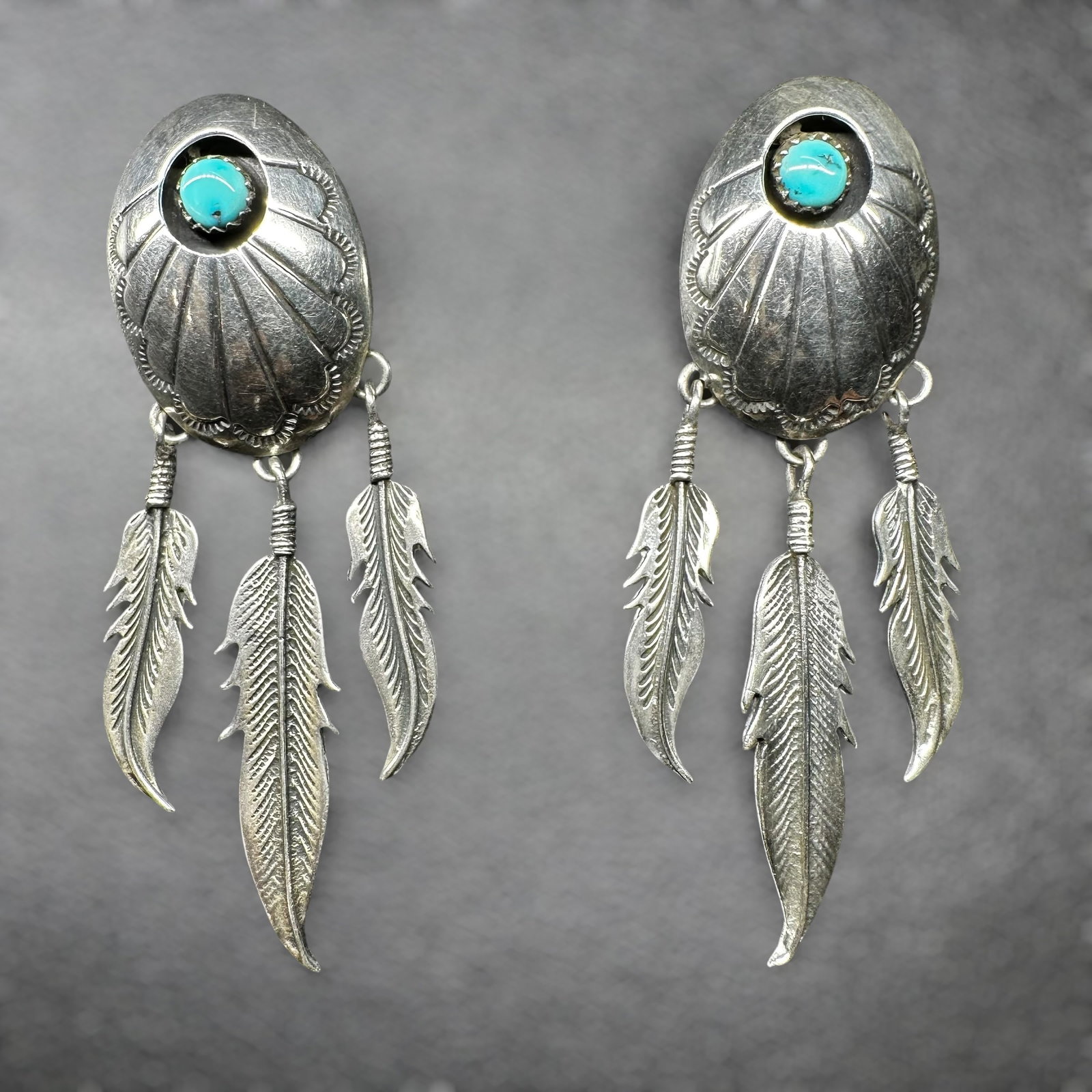 18g Southwestern Sterling Silver Sleeping Beauty Turquoise Shadowbox Feather Earrings: 18g Southwestern Sterling Silver Sleeping Beauty Turquoise Shadowbox Feather Earrings:Brand/Model: No hallmark. Unidentified artisan/shop.Manufacturer Location: Not marked.Year Produced: Unknown.Specs
