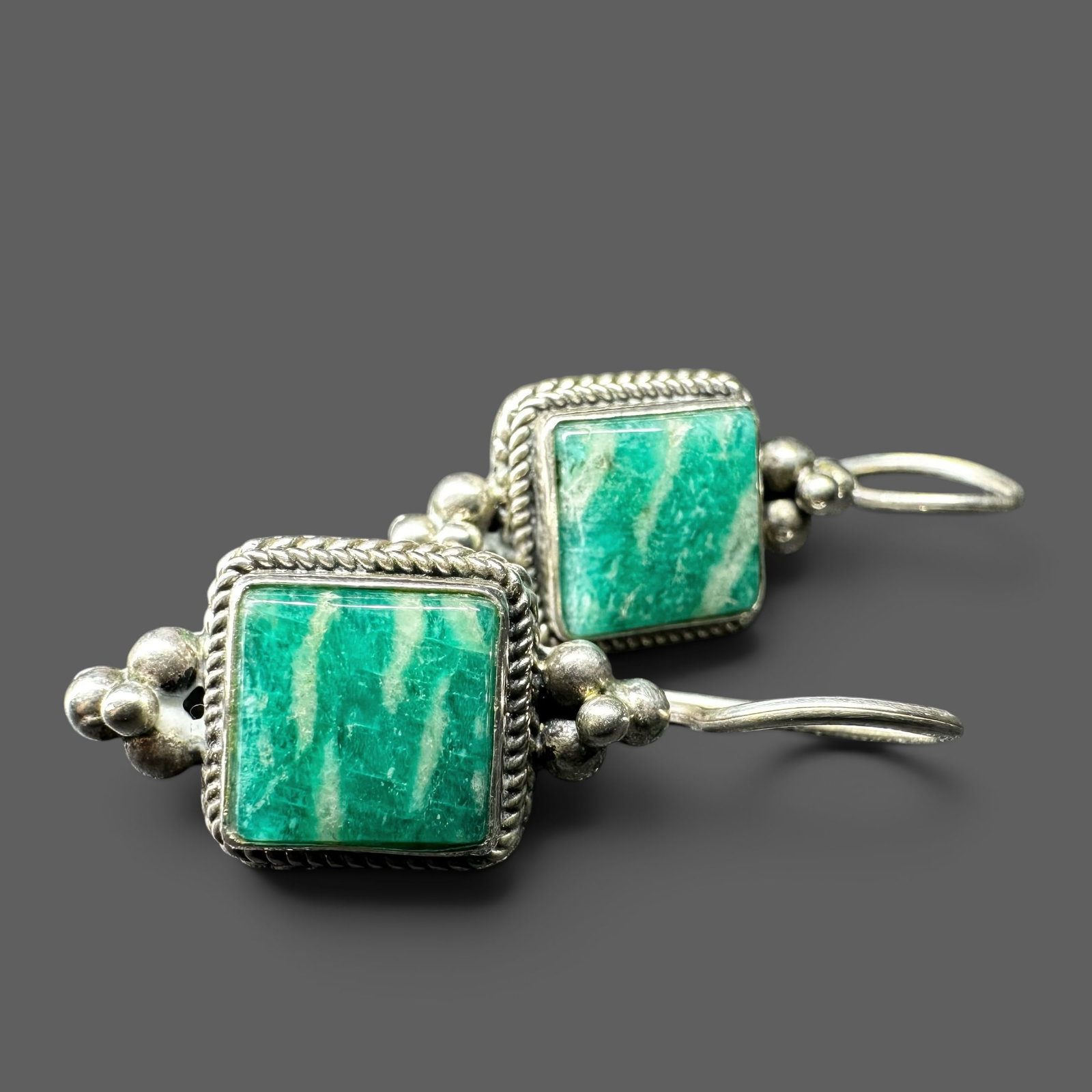 6g Janice Girardi Designs 925 Sterling Silver Amazonite Earrings: 6g Janice Girardi Designs 925 Sterling Silver Amazonite Earrings:Brand/Model: Janice Girardi Designs (JGD).Manufacturer Location: Bali, Indonesia.Year Produced: Unknown.Specs/Description: Pair of Jani